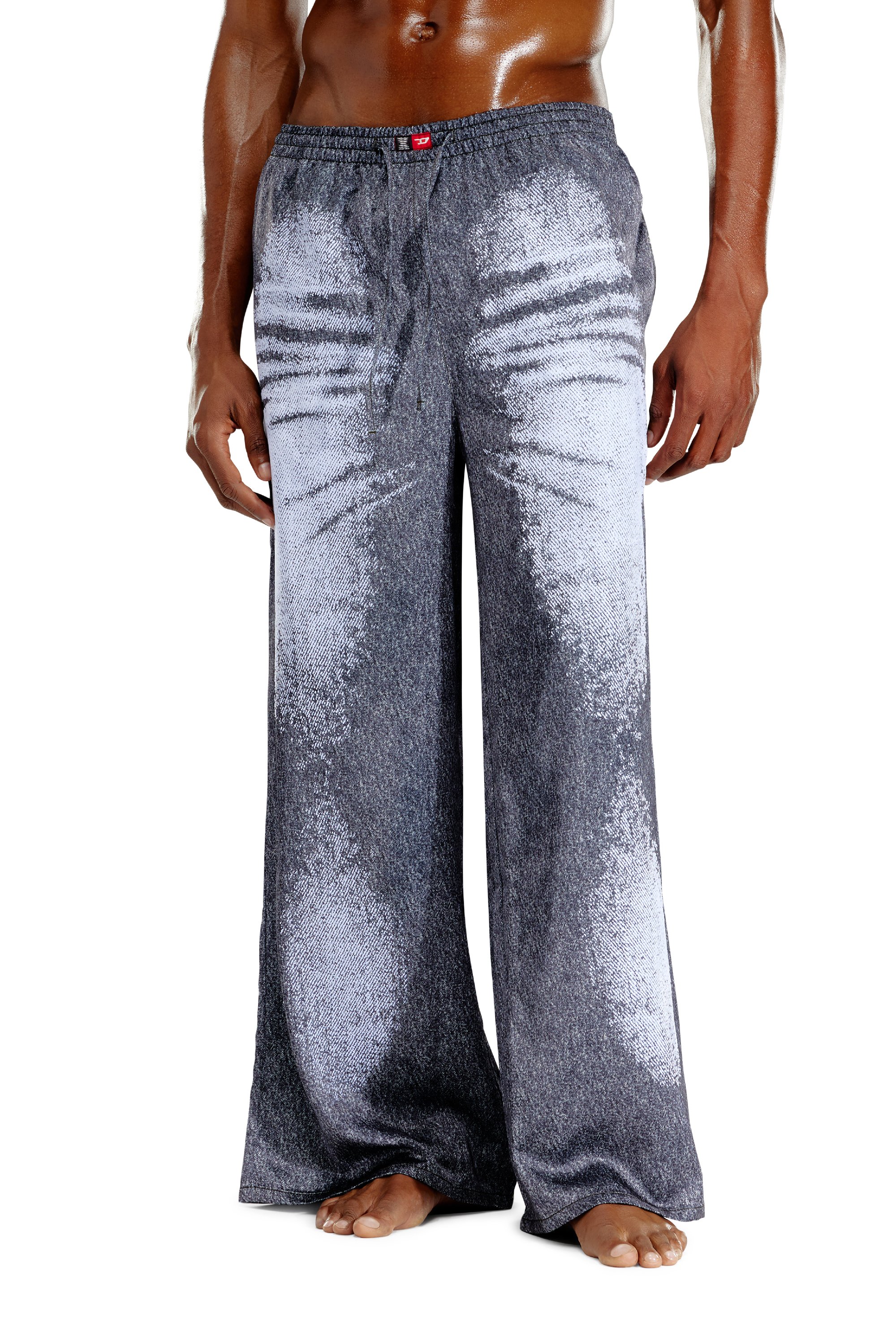 Diesel - STAINS-AND-TROMPE-SLEEP-PANT, Pantaloni pyjama in raso stampa denim Unisex in Grigio - 2