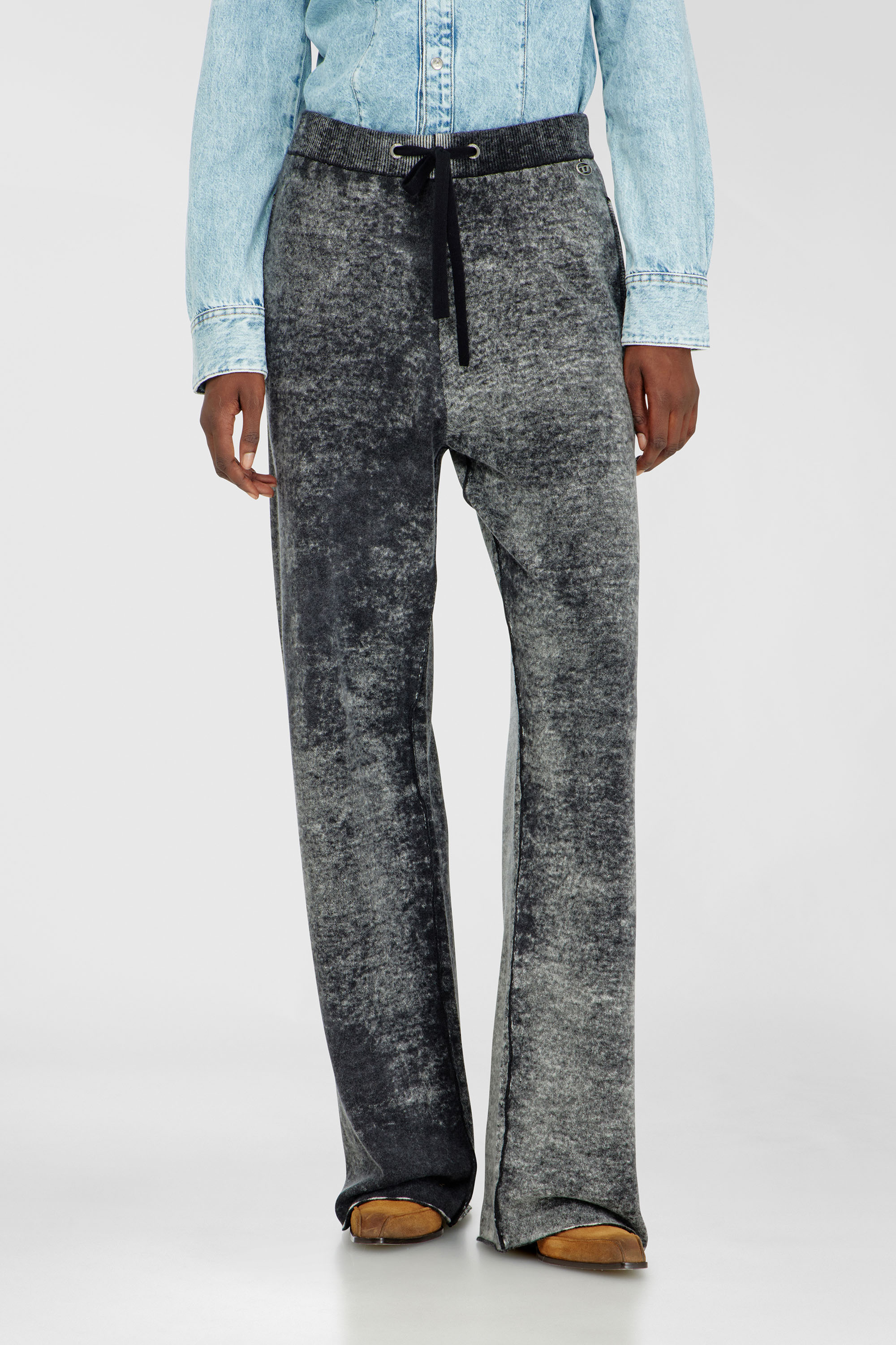 Diesel - M-HONORINE, Pantaloni tuta in maglia con stampa interna Donna in Grigio - 3
