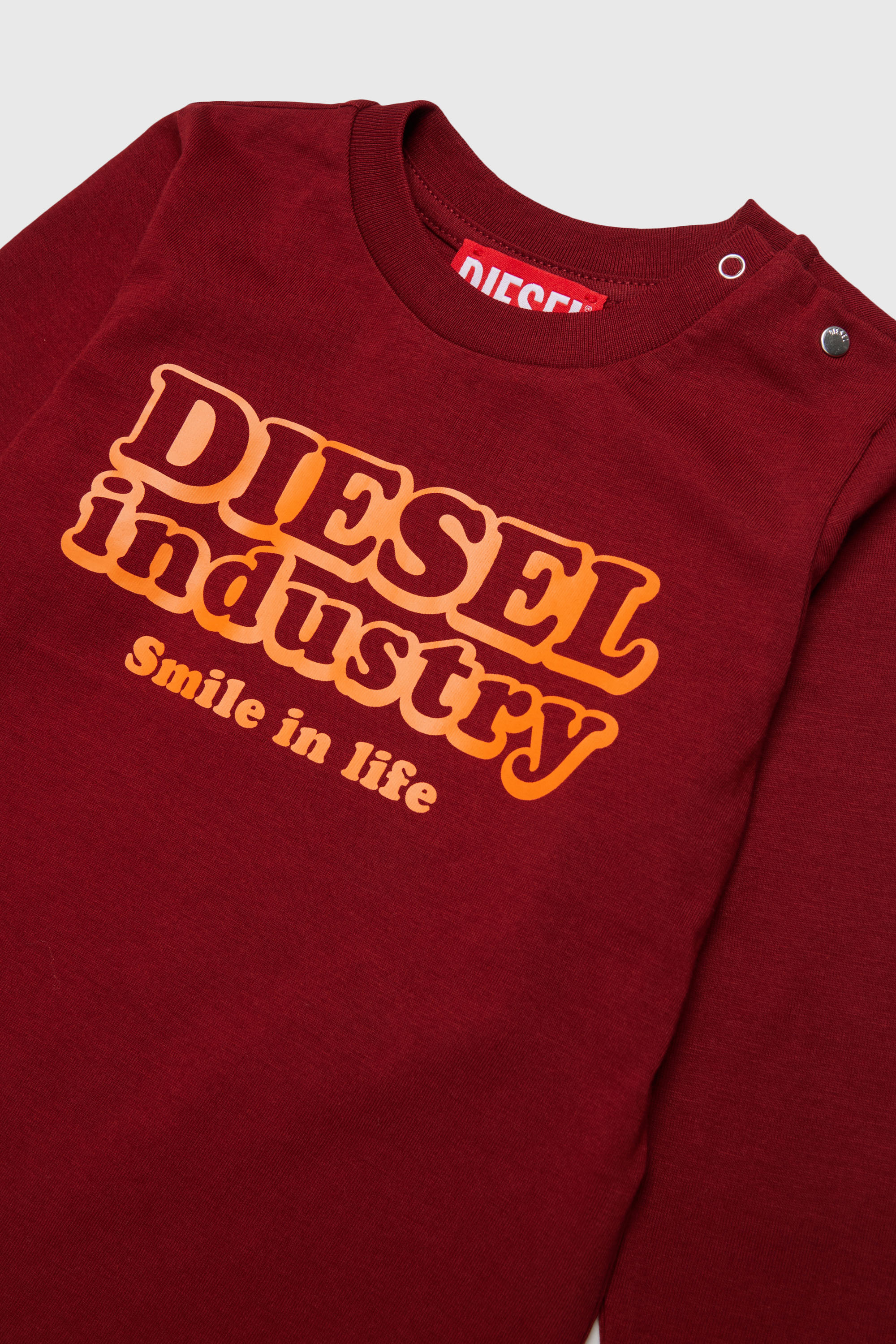 Diesel - TLODIMB, T-shirt a manica lunga con stampa Diesel Industry Uomo in Rosso - 3