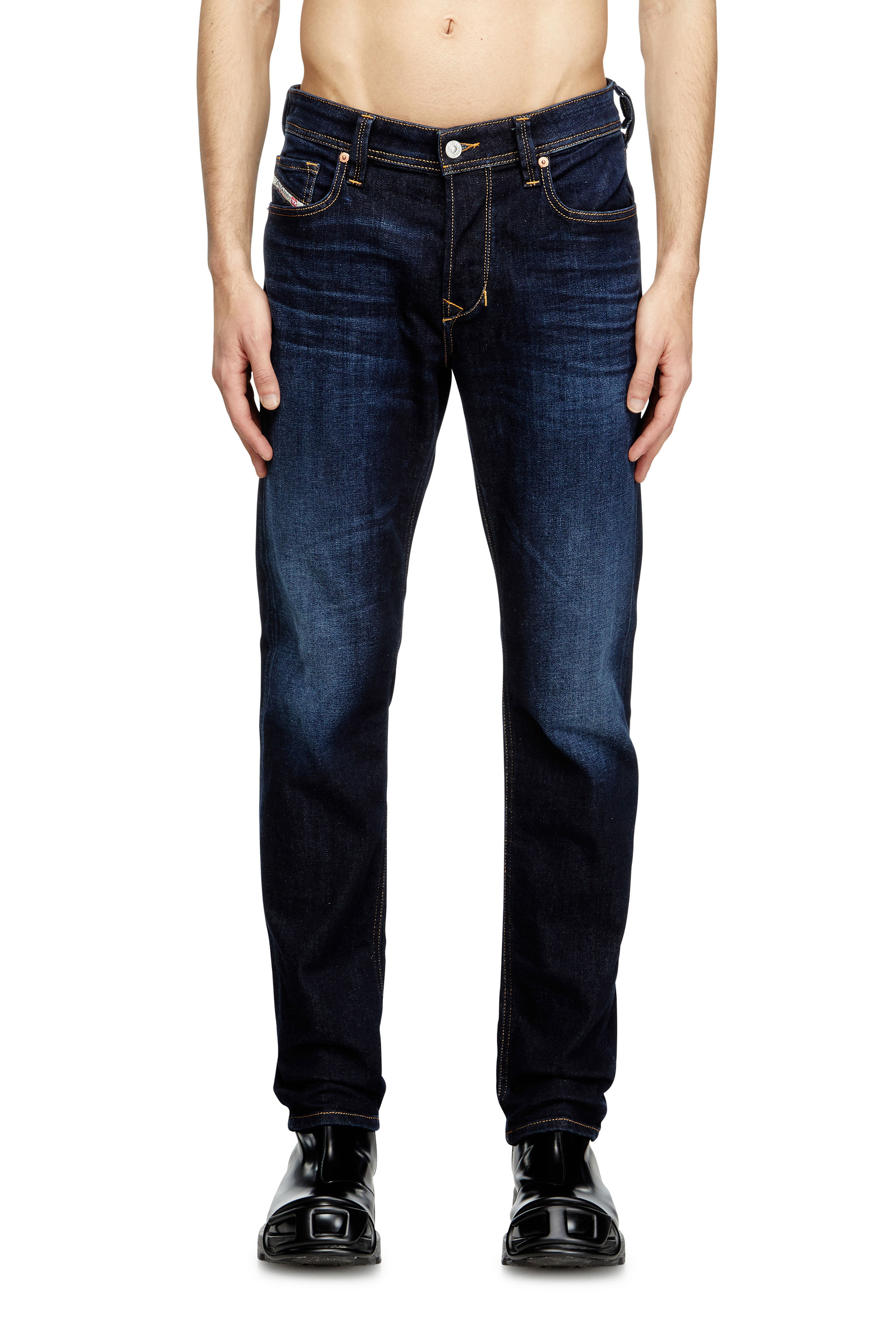 Diesel - Regular Jeans 1986 Larkee-Beex 009ZS Uomo, Blu Scuro - Image 1