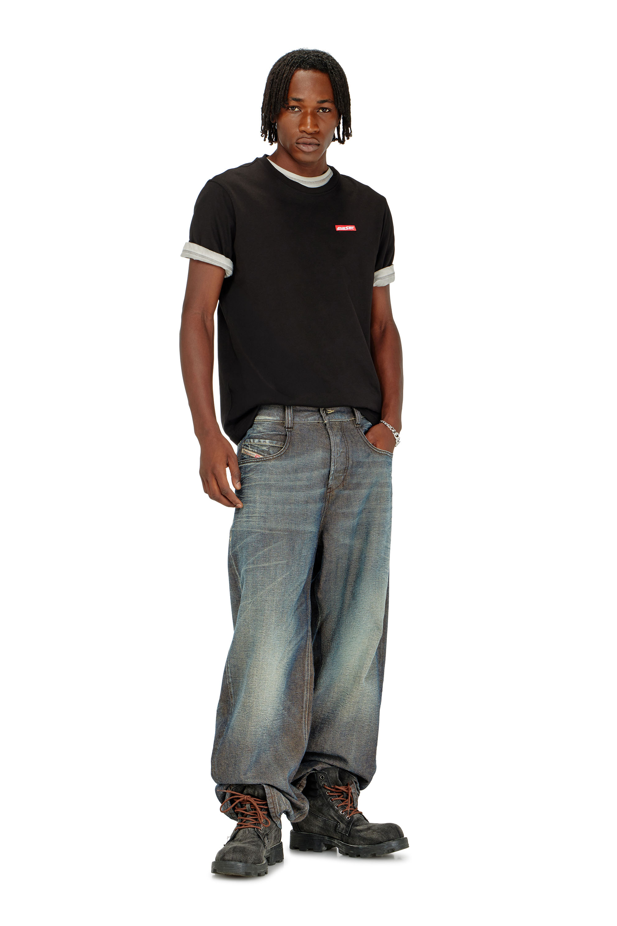 Diesel - T-ADJUST-AA12, T-shirt in cotone con patch logo Uomo in Nero - 2