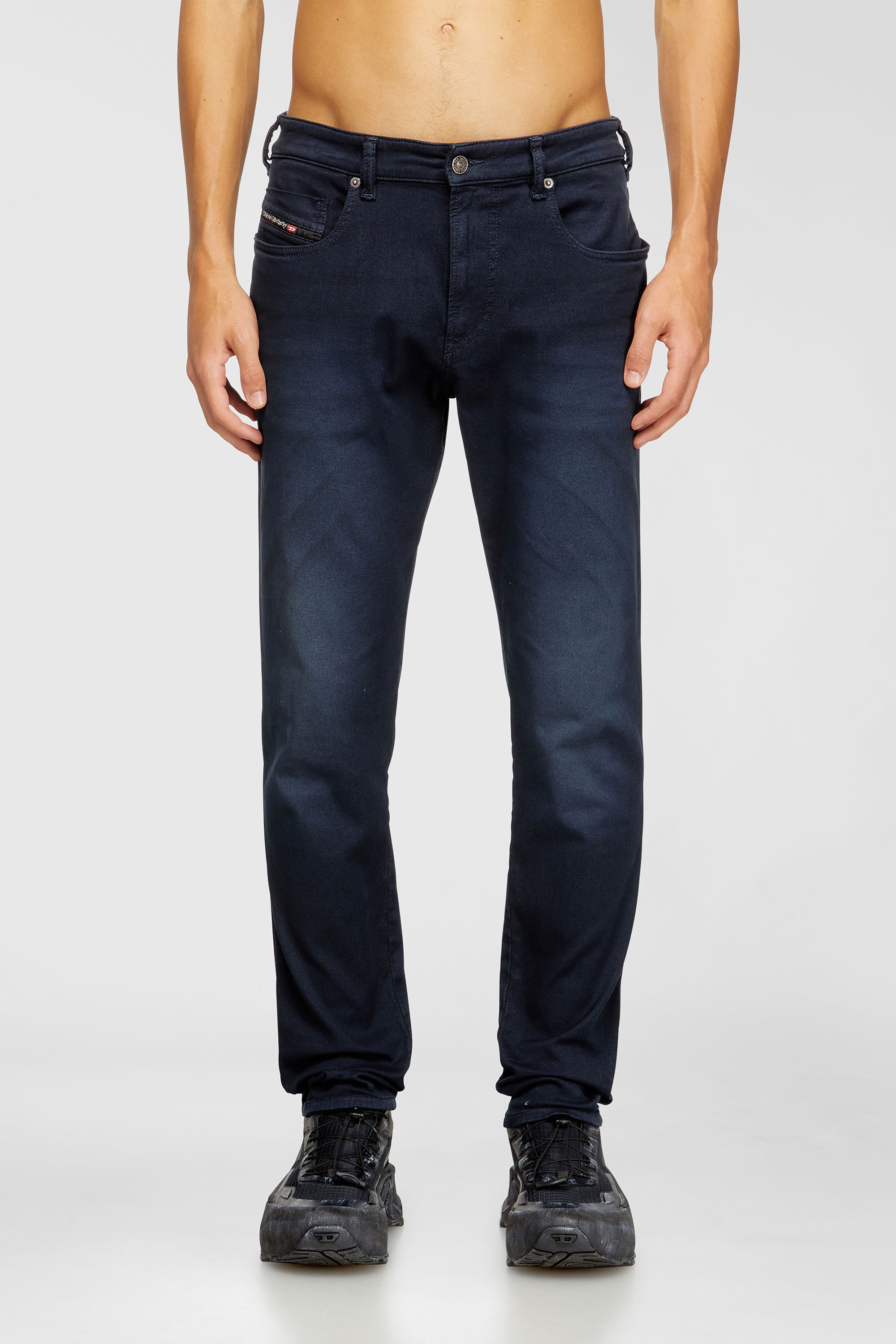 Diesel - Slim 2062 D-Strukt Joggjeans&reg; 0670M Uomo, Blu Scuro - Image 1