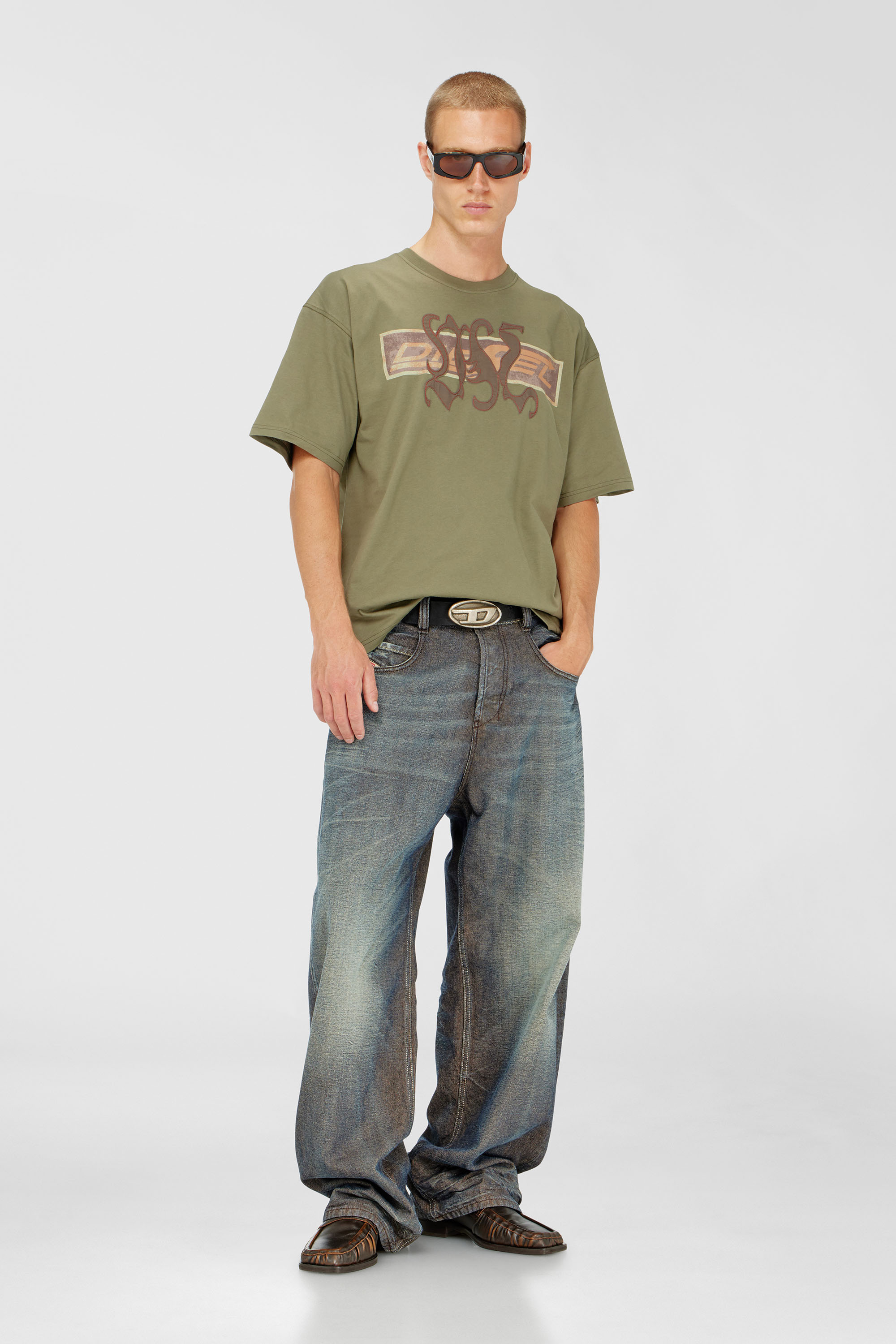 Diesel - T-BOXT-AA17, T-shirt con stampa grafica e patch Uomo in Verde - 2
