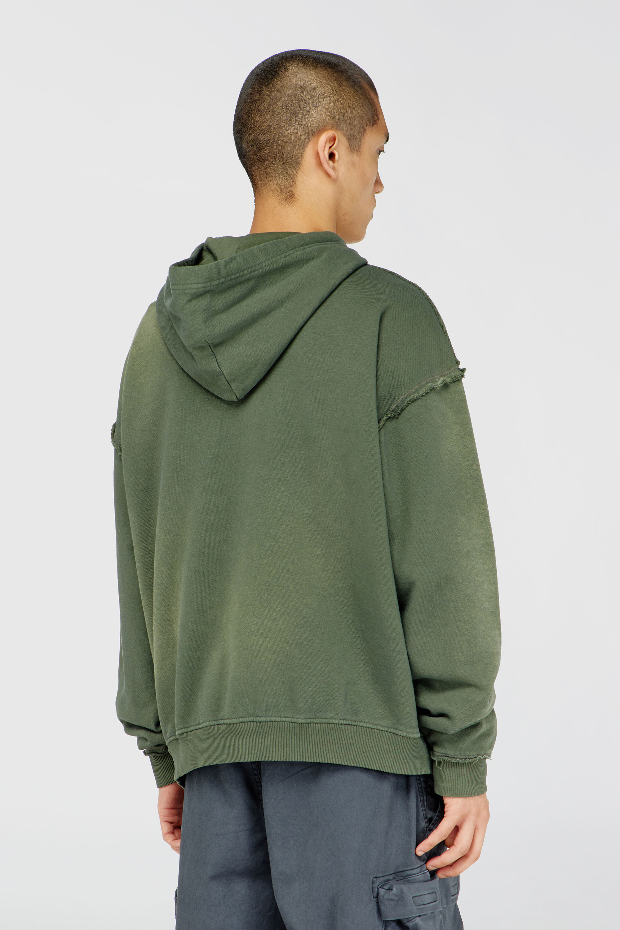 Diesel - S-POCK-HOOD, Hoodie in cotone faded con dettagli sfrangiati Uomo in Verde - 4