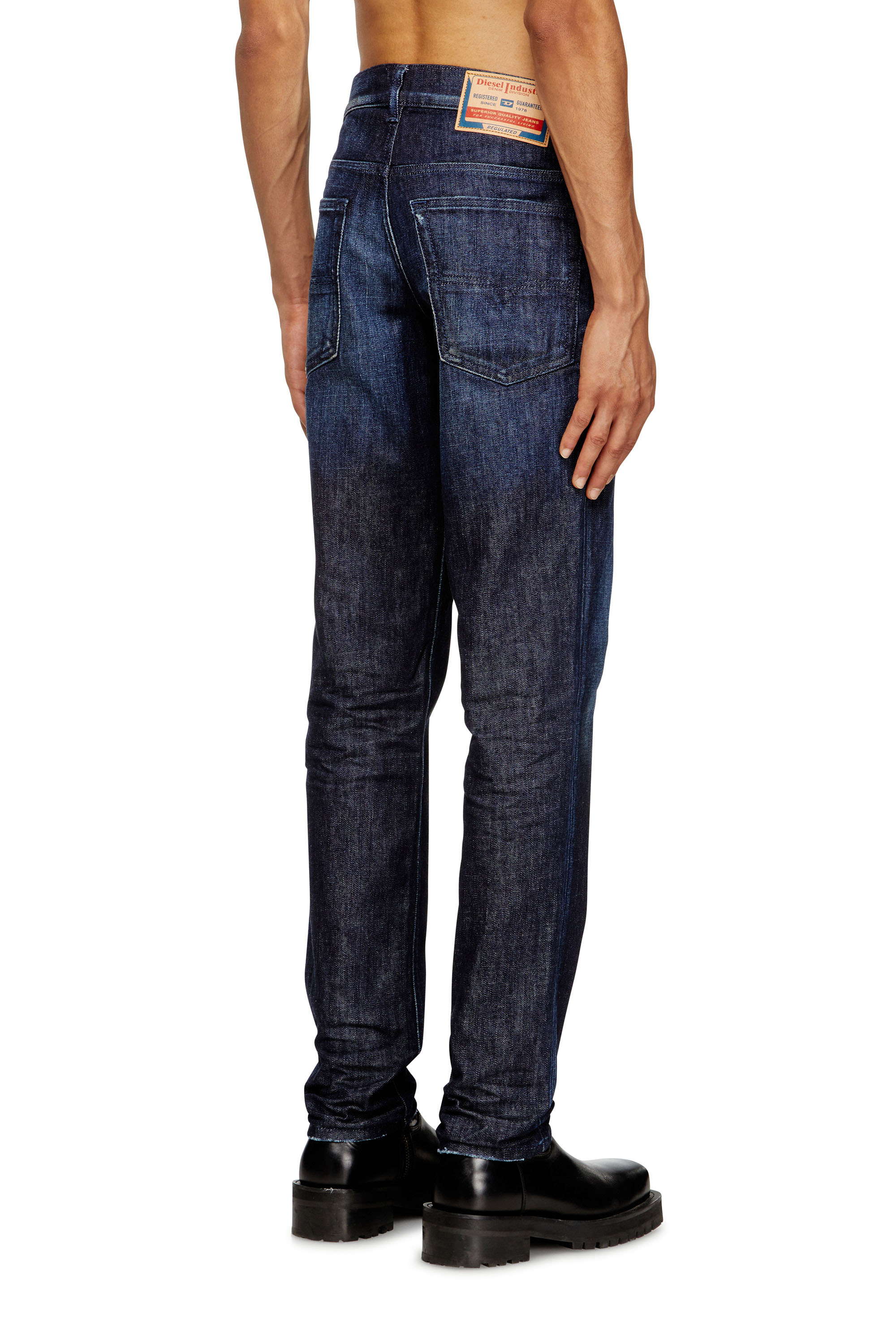 Diesel - Regular Jeans 2023 D-Finitive 09M19 Uomo, Blu Scuro - Image 4