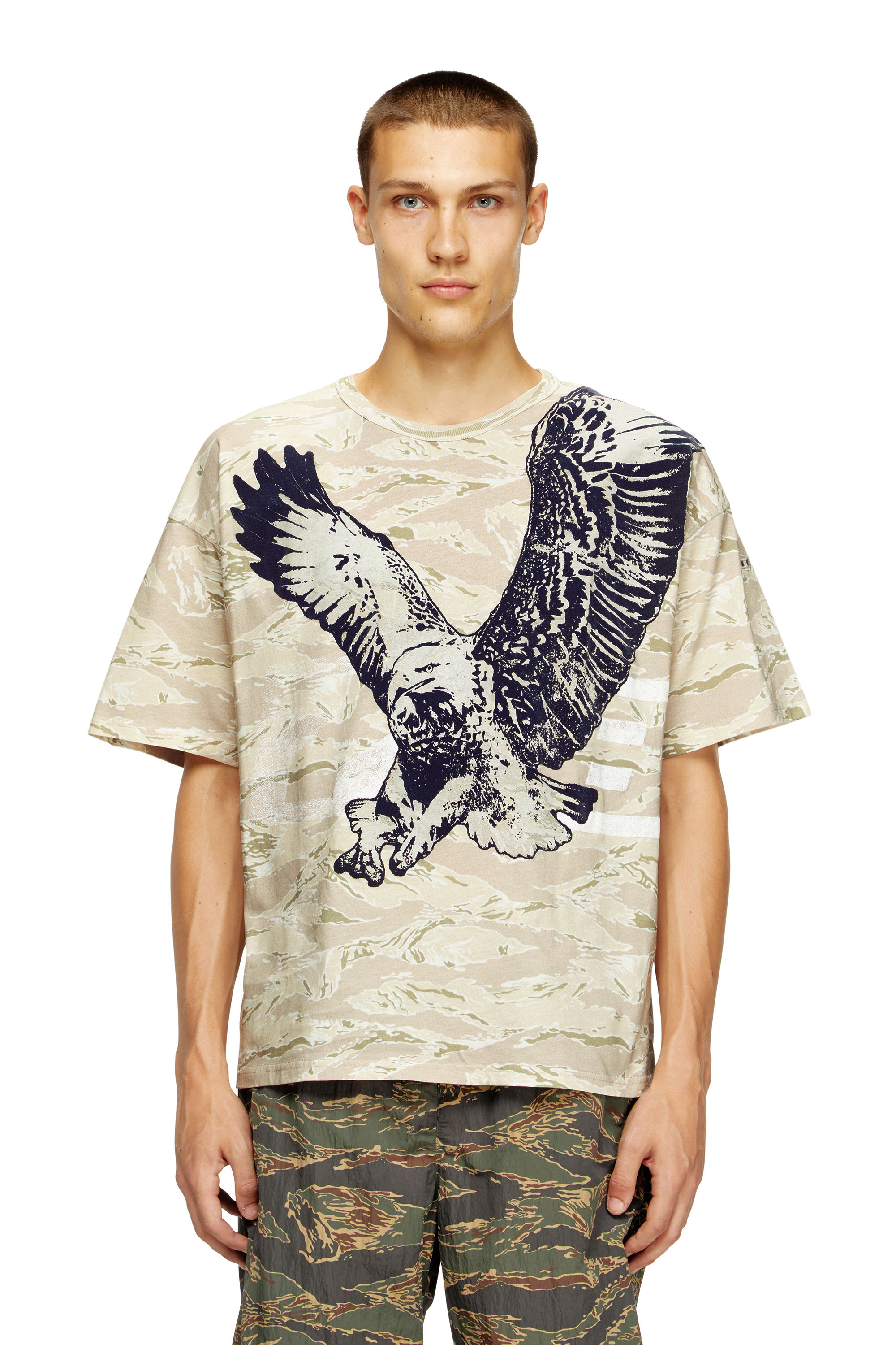 Diesel - T-BOXT-T14, T-shirt camouflage con stampa Eagle Uomo in Beige - 3