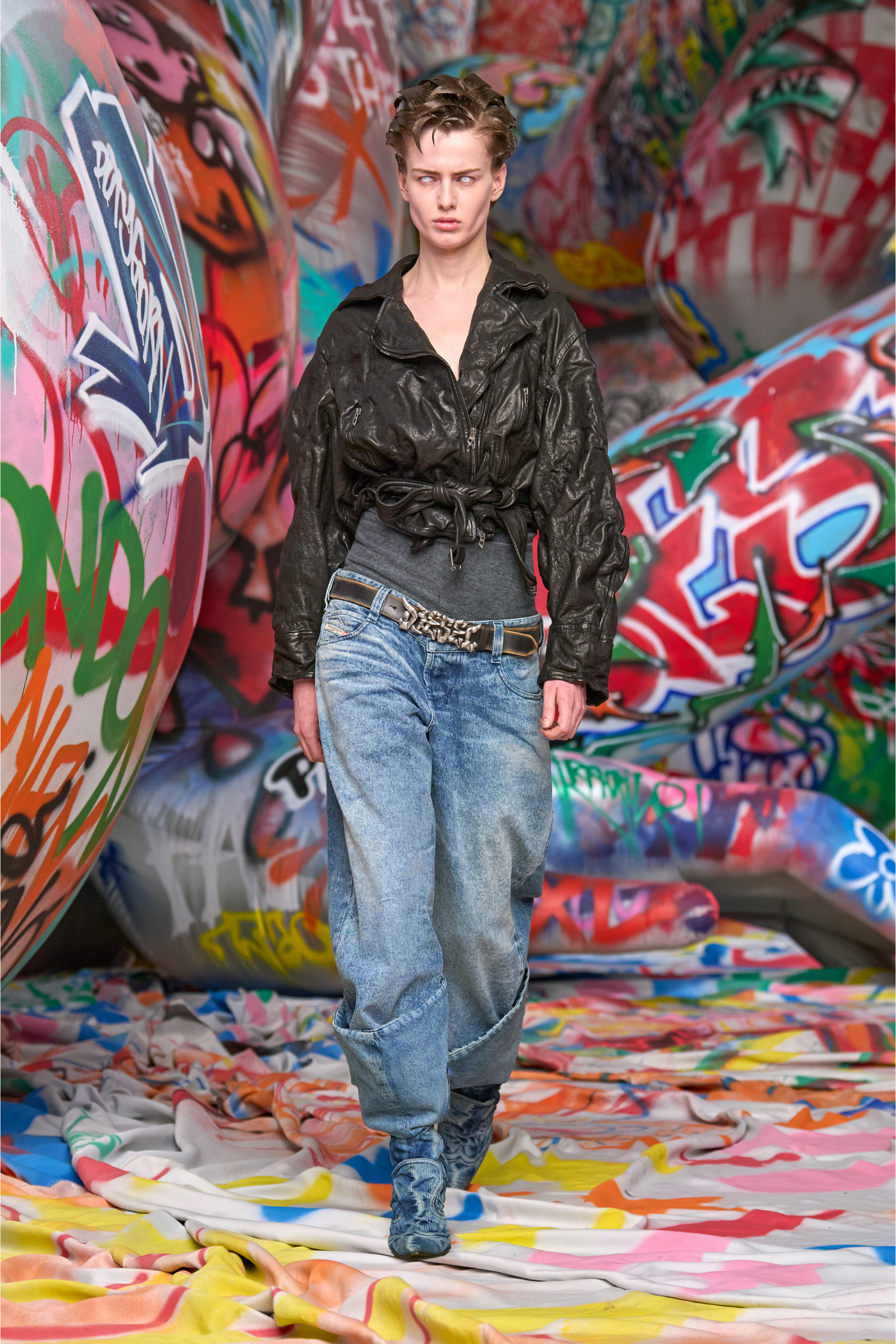 Diesel - Relaxed Jeans D-Eni 09N97 Donna, Blu medio - Image 2