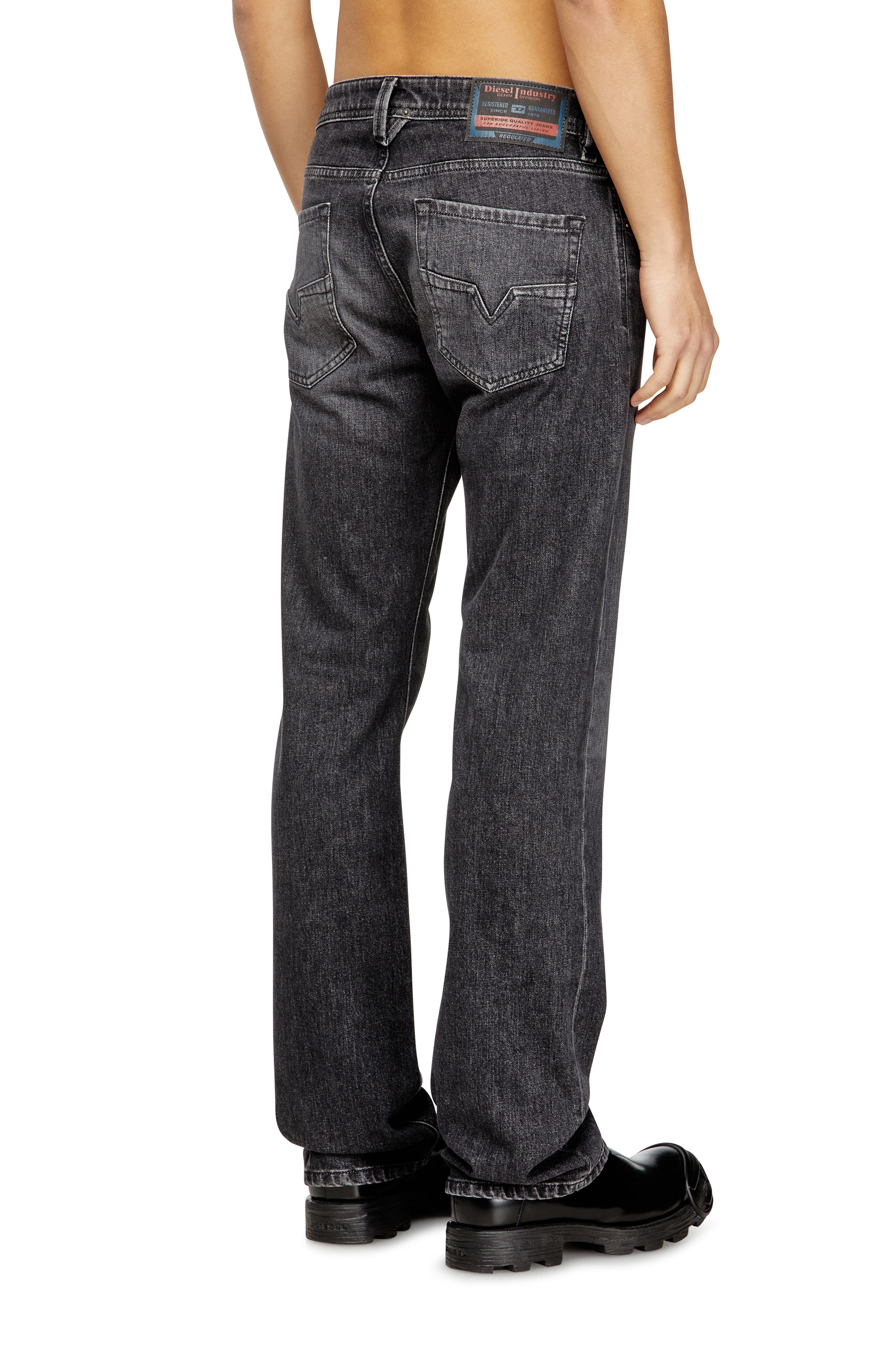 Diesel - Regular Jeans 1985 Larkee 09N49 Uomo, Grigio - Image 4