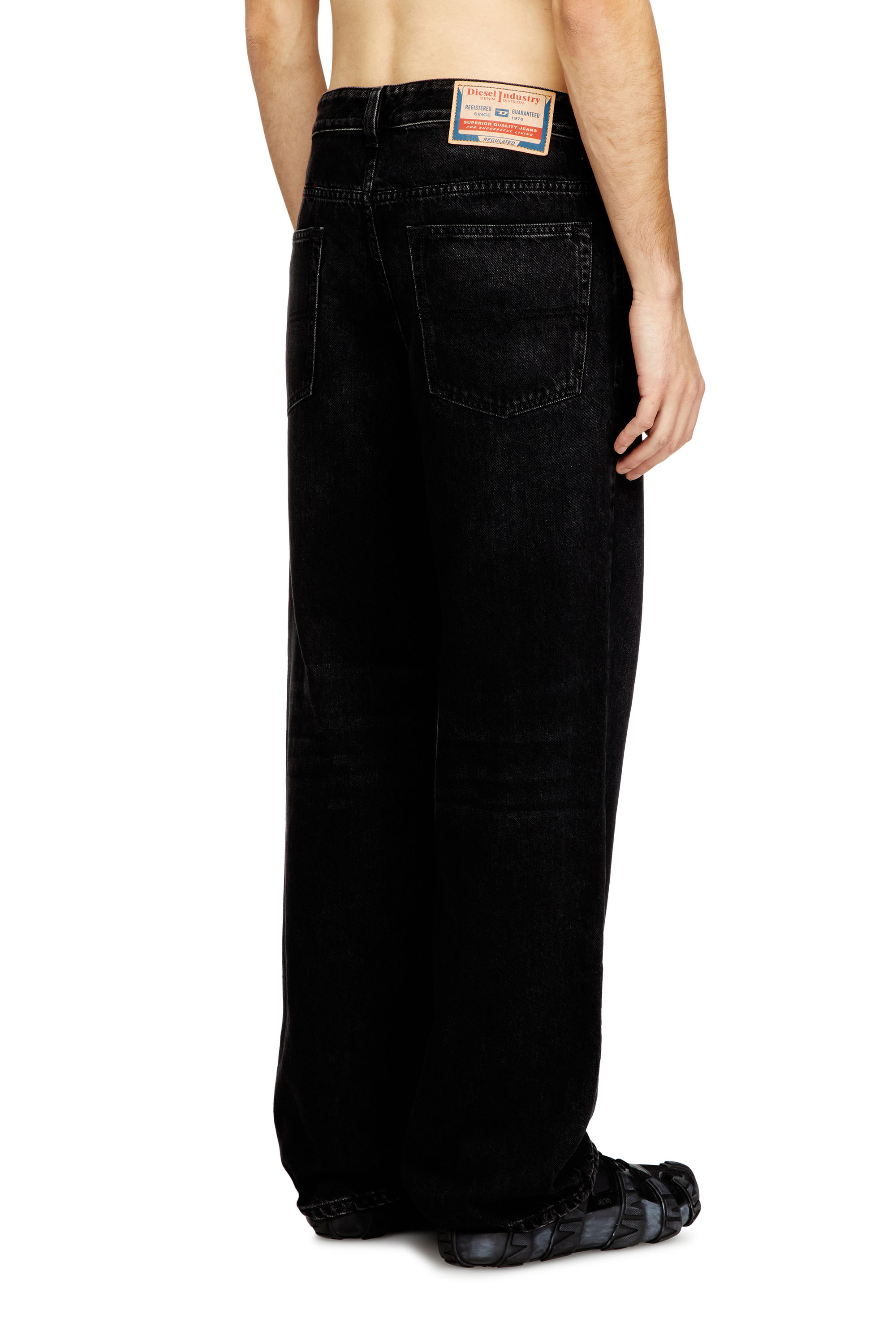 Diesel - Relaxed Jeans 2001 D-Macro 09P09 Uomo, Nero/Grigio scuro - Image 4