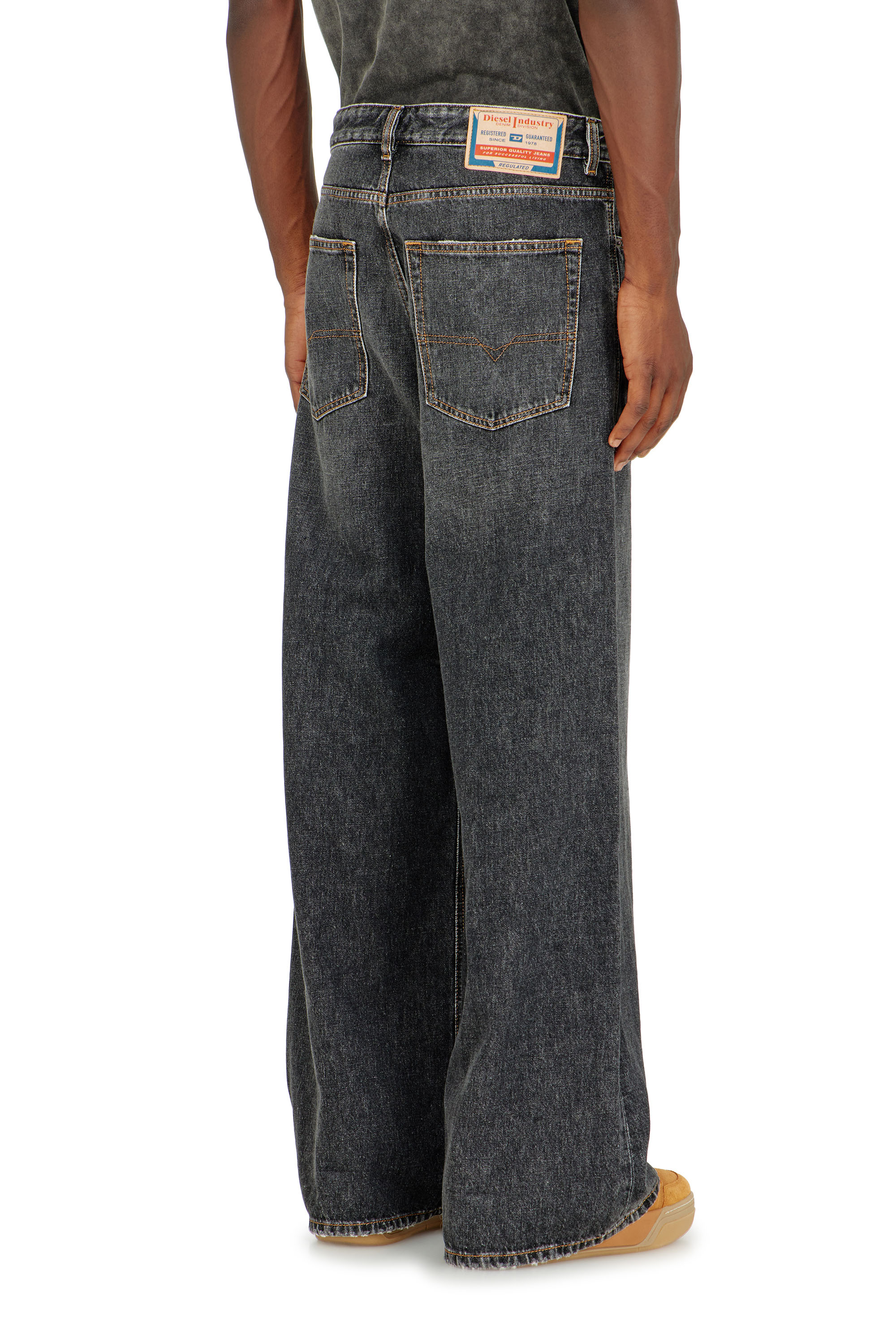 Diesel - Relaxed Jeans D-Rise 007DN Uomo, Nero/Grigio scuro - Image 5
