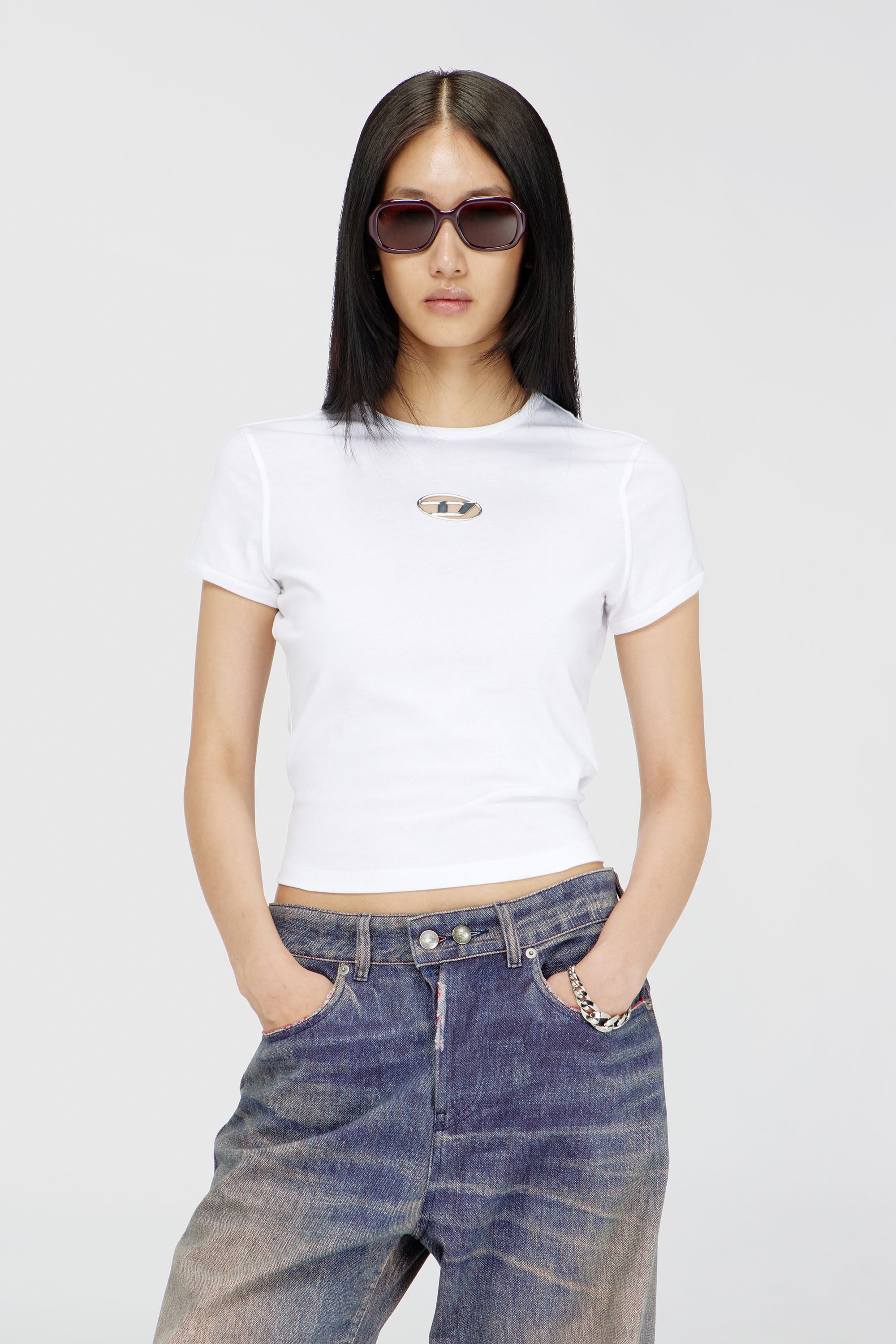 Diesel - T-UNCUTIE-LONG-OD-Q1, T-shirt slim con logo Oval D cut-out Donna in Bianco - 1