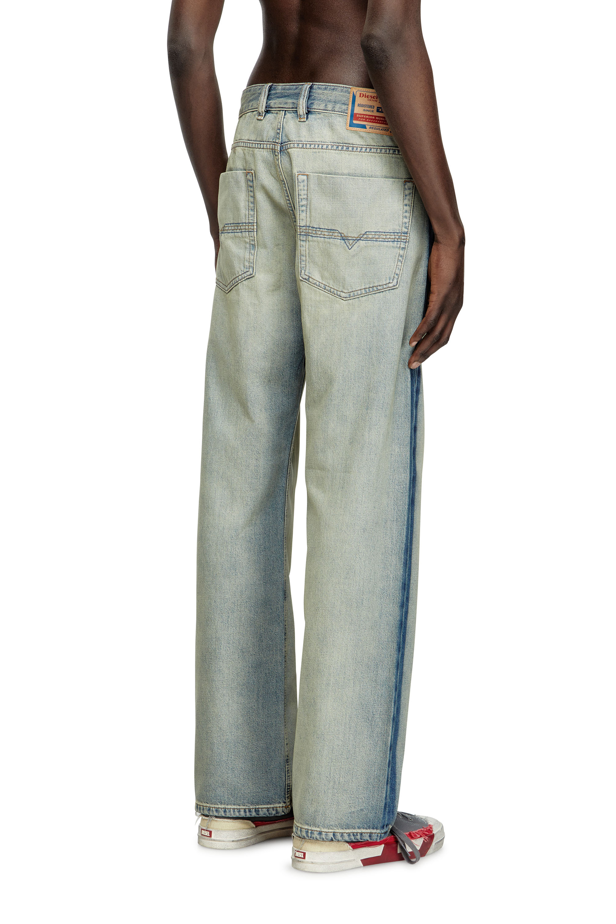 Diesel - Relaxed Jeans 1980 D-Eeper 0ABDF Uomo, Blu Chiaro - Image 4