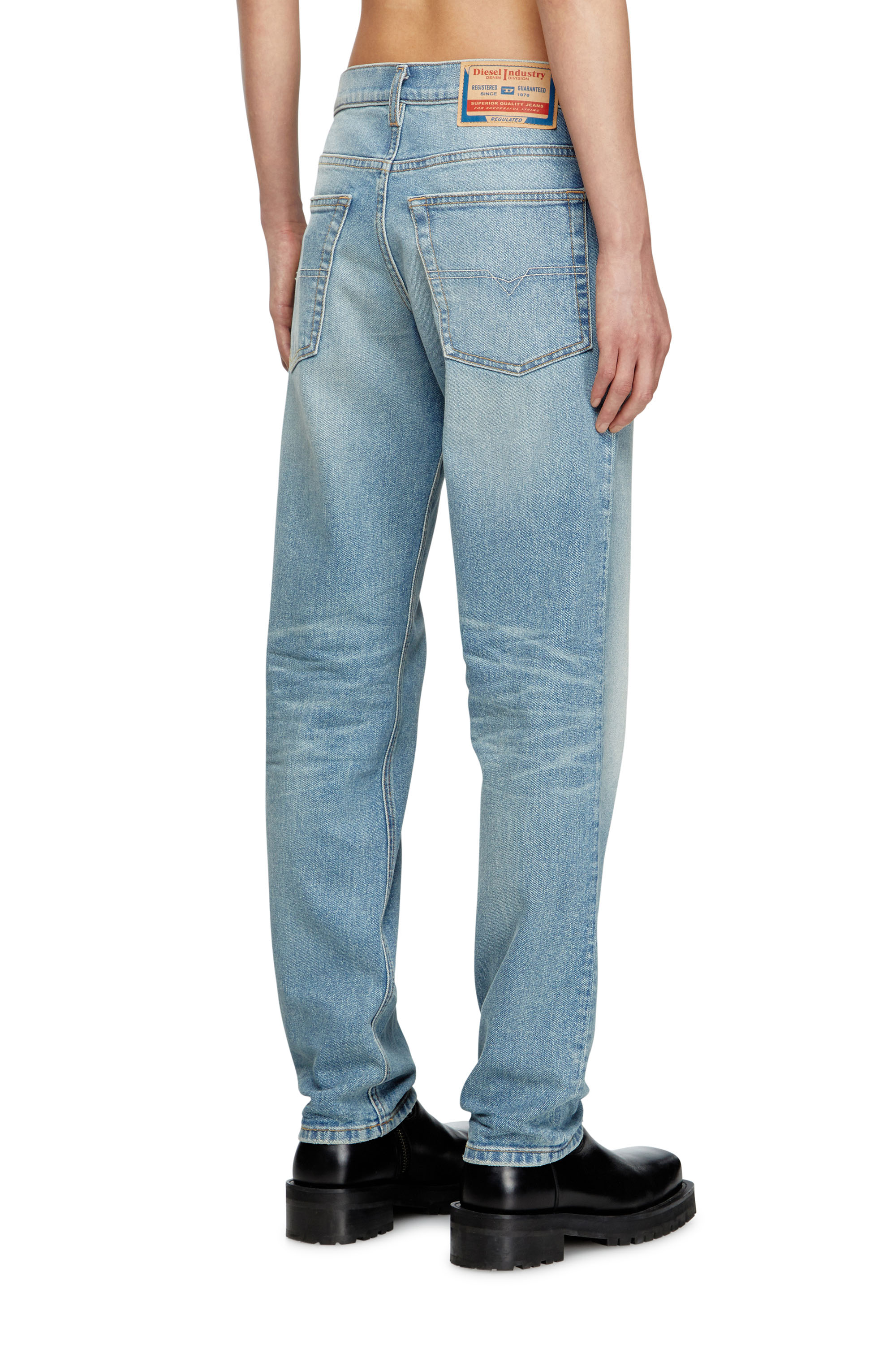 Diesel - Regular Jeans 2023 D-Finitive 0DBEH Uomo, Blu Chiaro - Image 4