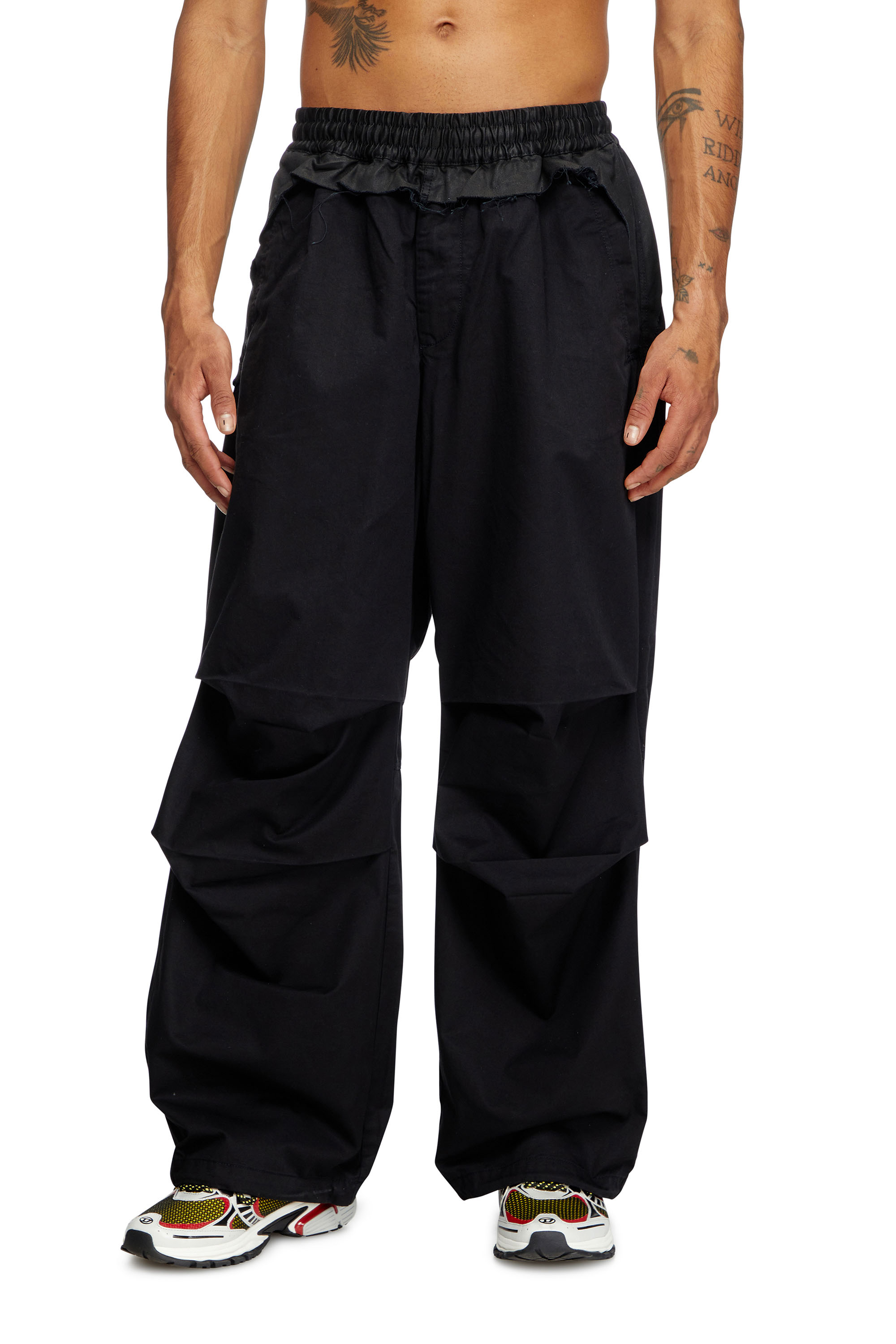 Diesel - P-GUSTAF, Pantaloni cargo Uomo in Nero - 1