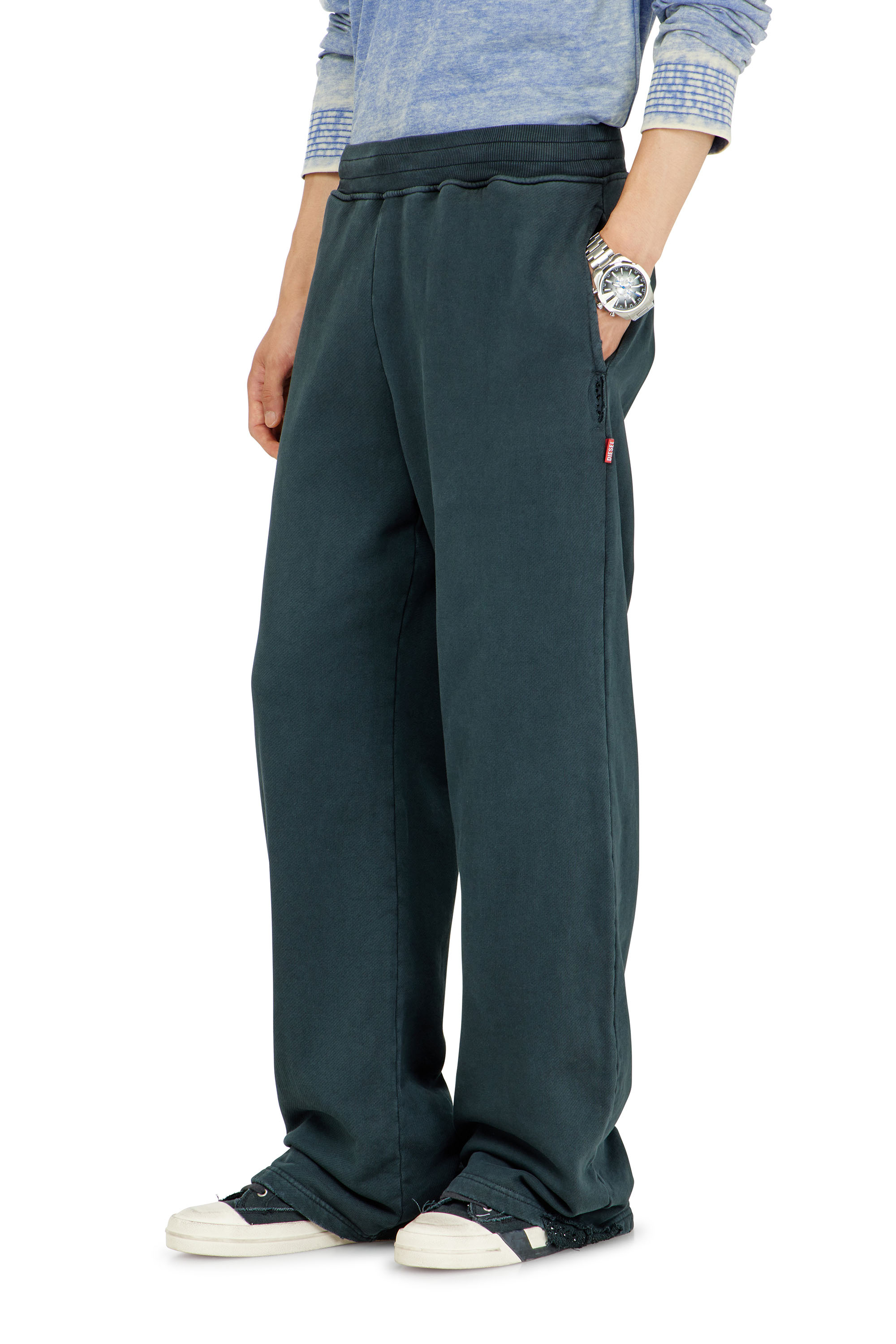 Diesel - P-MARTAINS-CRYSTALS, Pantaloni da tuta effetto distressed con dettagli in cristallo Uomo in Blu - 2