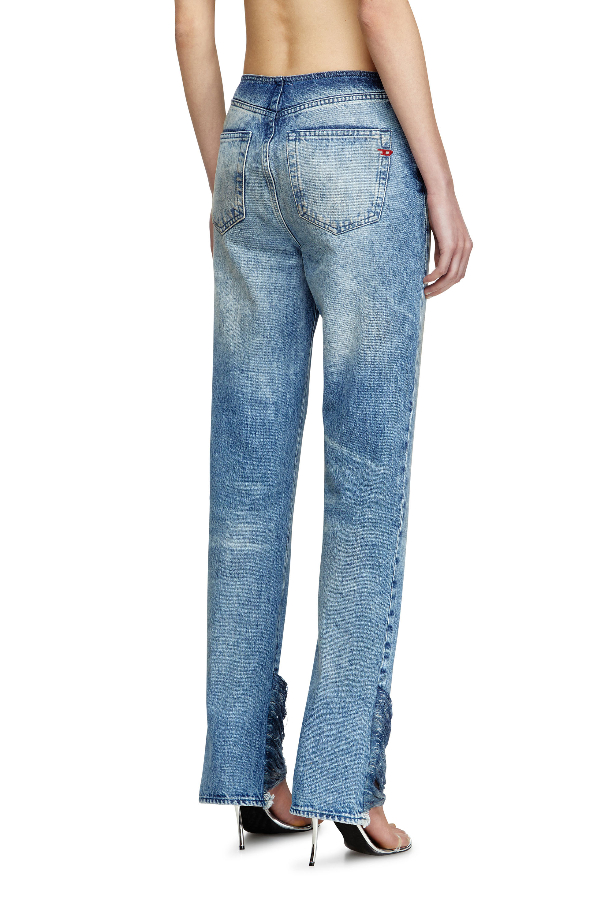 Diesel - Bootcut Jeans D-Ginna 0CMBM Donna, Blu medio - Image 4