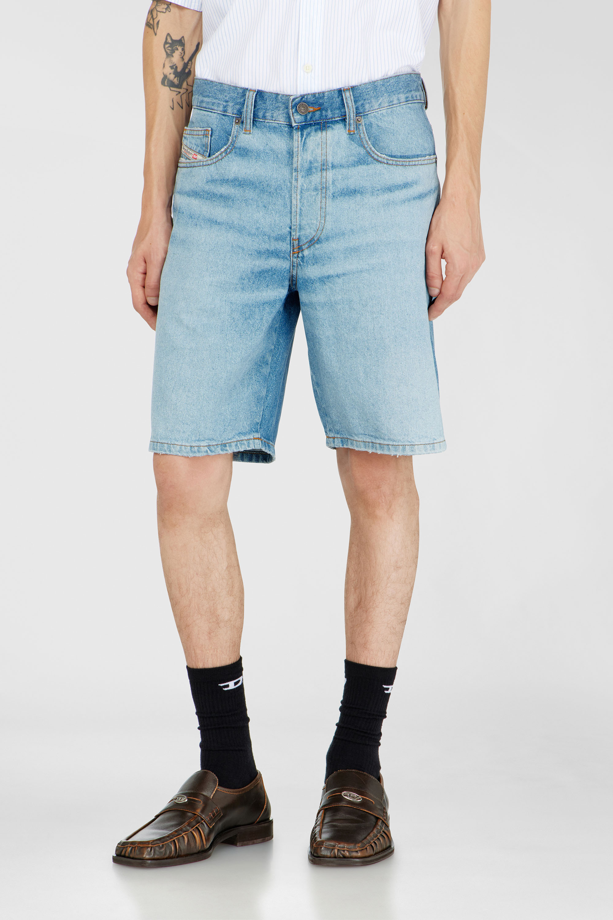 Diesel - REGULAR-SHORT, Shorts in denim Uomo in Blu - 1