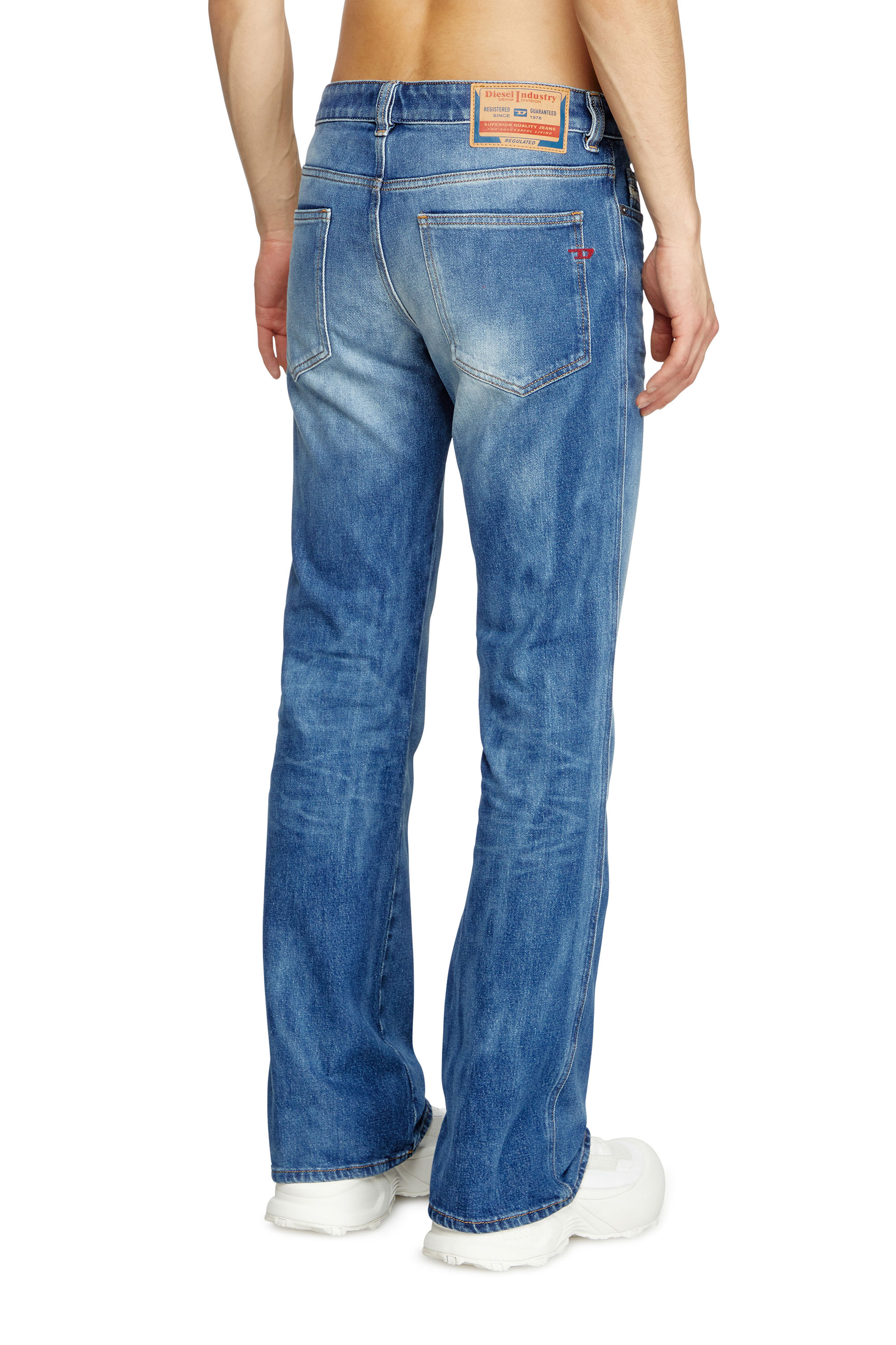 Diesel - Bootcut Jeans 1998 D-Buck 09L19 Uomo, Blu medio - Image 4