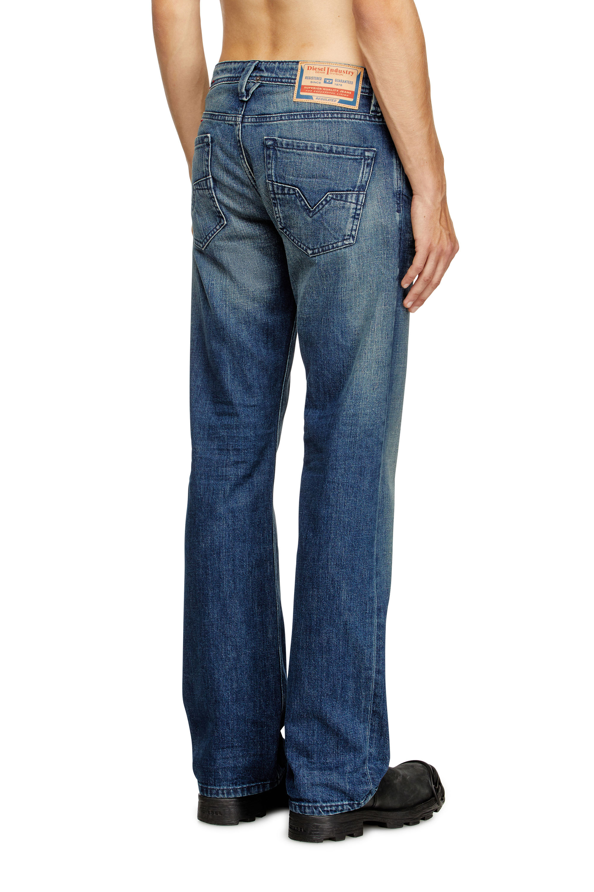 Regular Jeans 1985 Larkee 0DBDS, Blu Scuro Diesel - Regular Jeans 1985 Larkee 0DBDS Uomo, Blu Scuro - Image 4