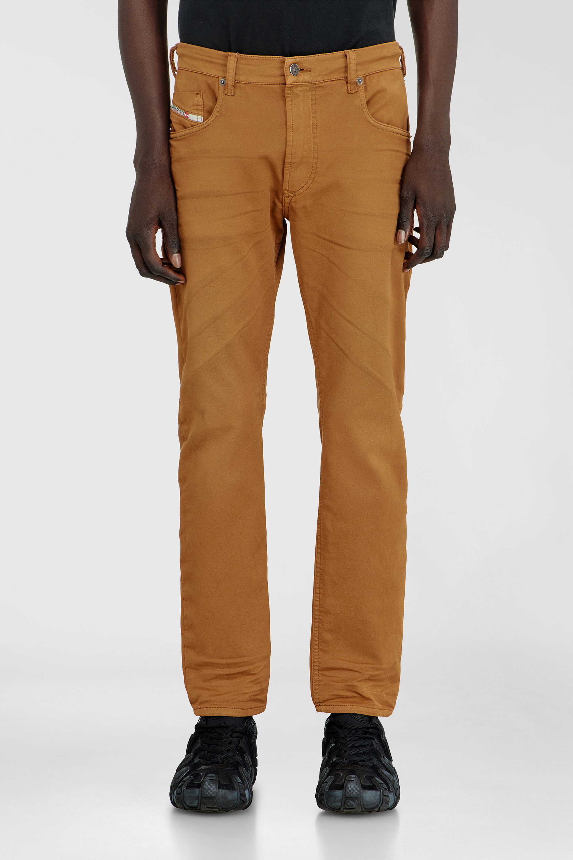 Diesel - Regular 2032 D-Krooley-BW Joggjeans&reg; 0670M Uomo, Cammello - Image 1
