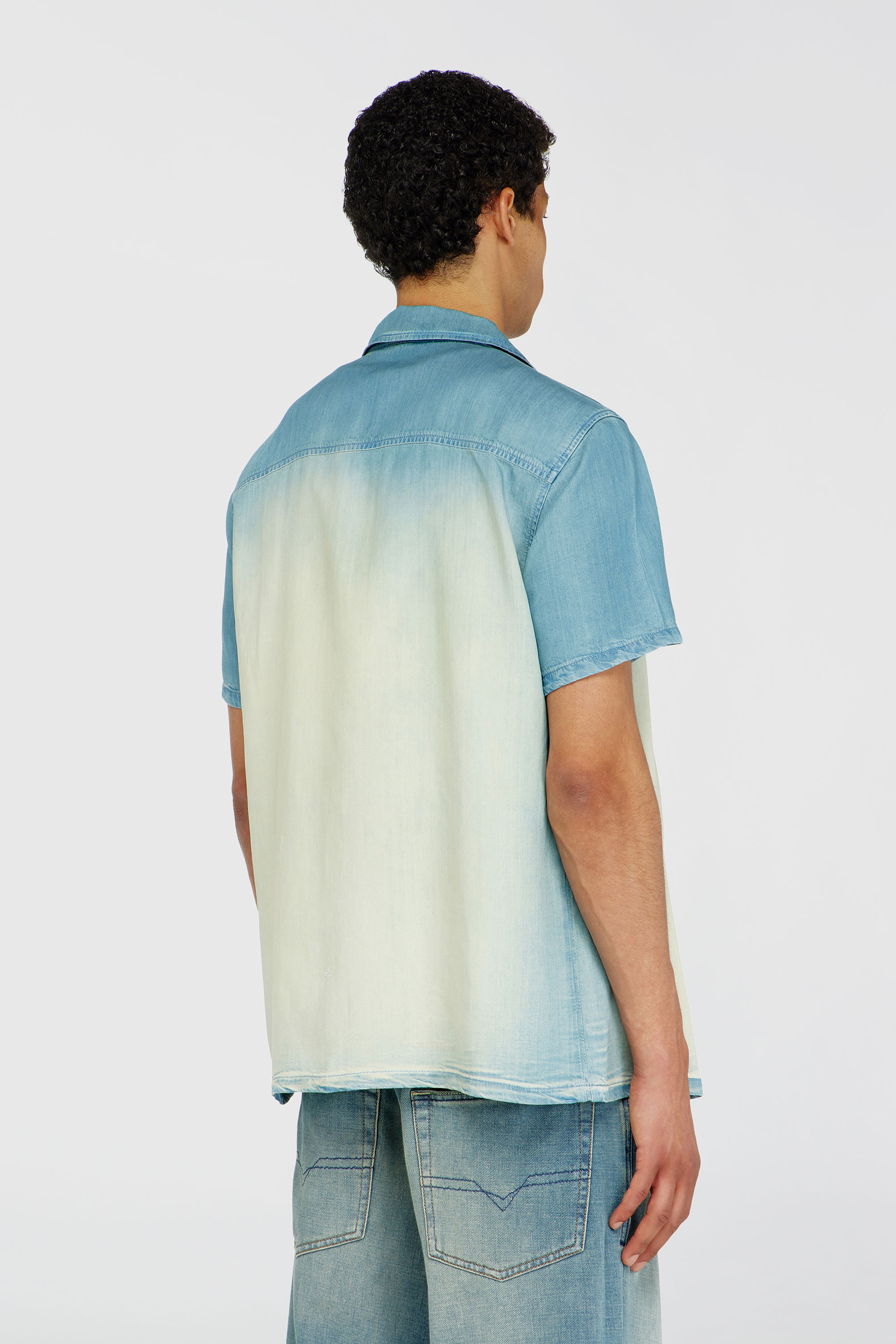 Diesel - D-CLARIVO-S, Camicia a maniche corte in denim fluido sovratinto Uomo in Blu - 4