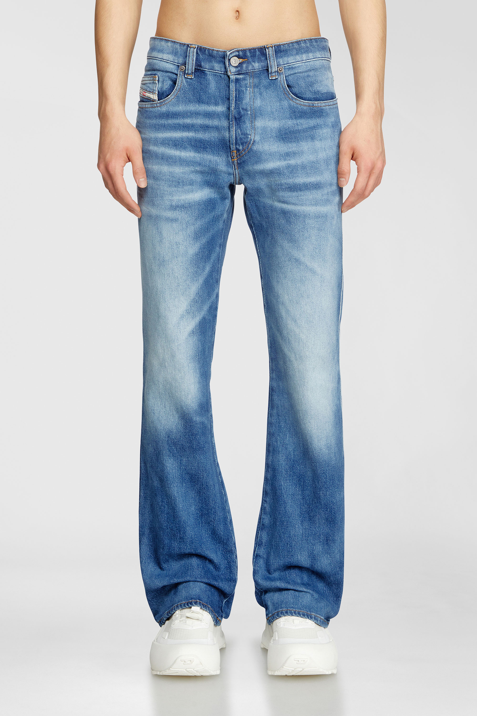 Diesel - Bootcut Jeans 1998 D-Buck 09L19 Uomo, Blu medio - Image 1