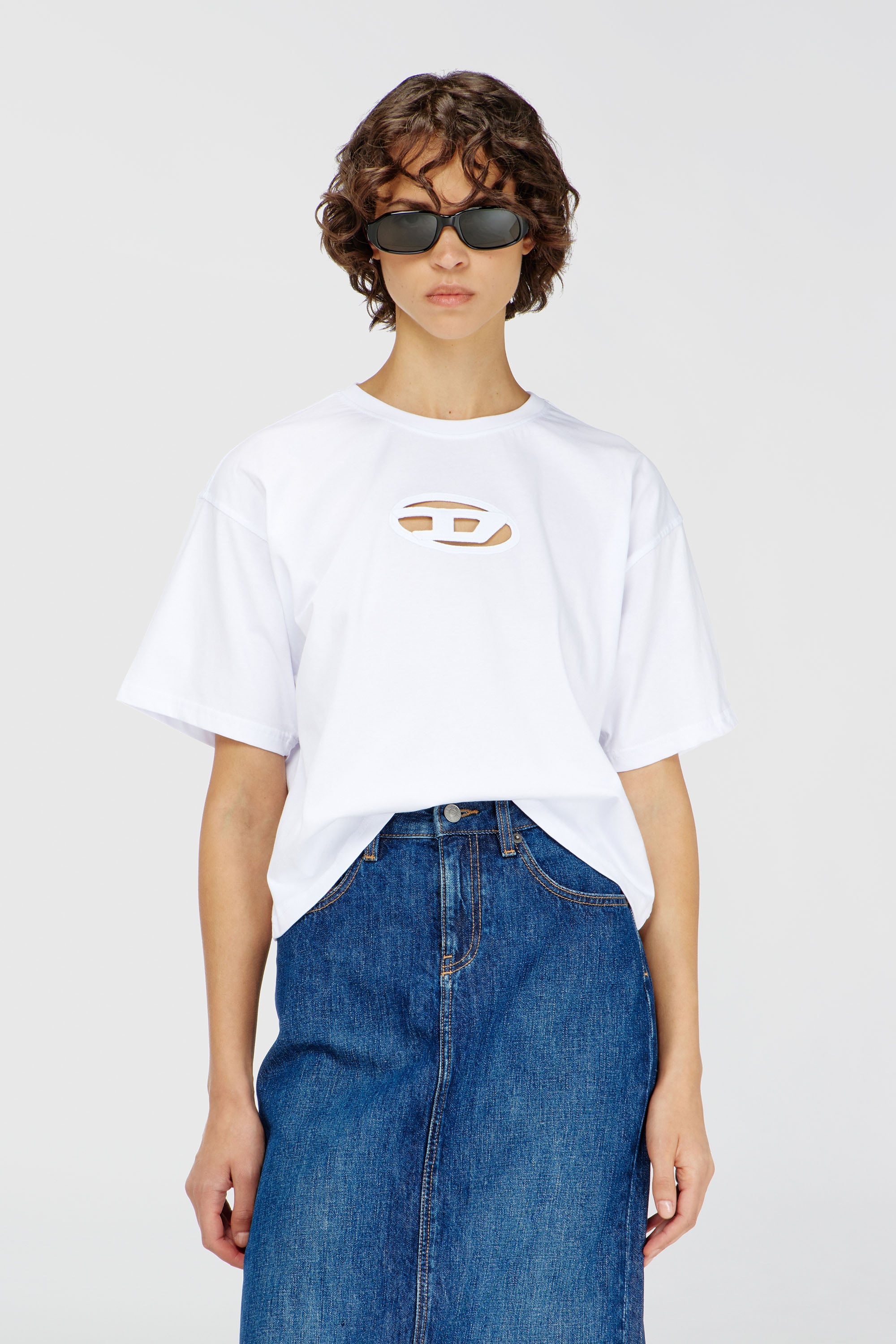 Diesel - T-BUXT-CROP-OD, T-shirt boxy con Oval D cut-out Donna in Bianco - 1