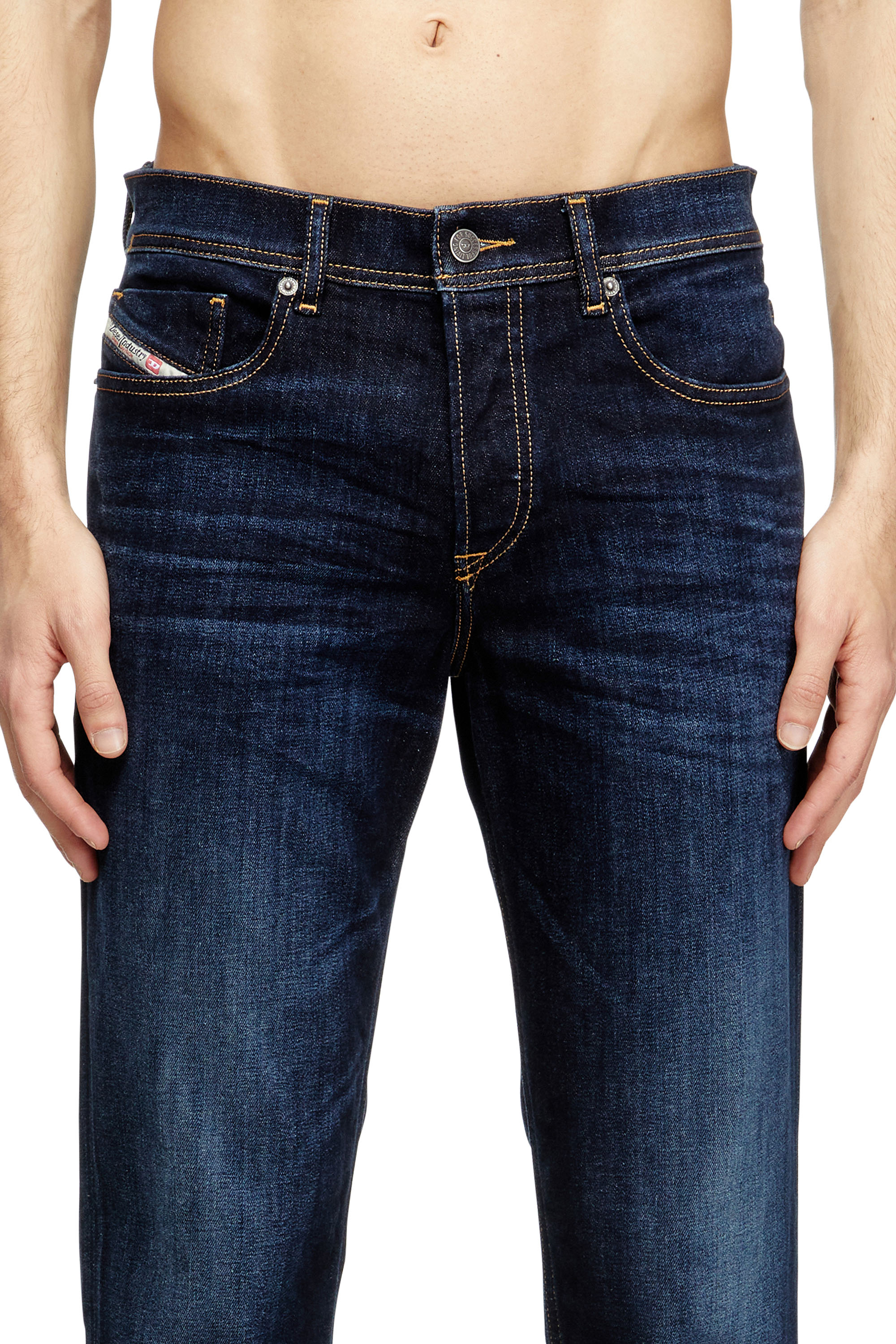 Diesel - Regular Jeans 2023 D-Finitive 009ZS Uomo, Blu Scuro - Image 5