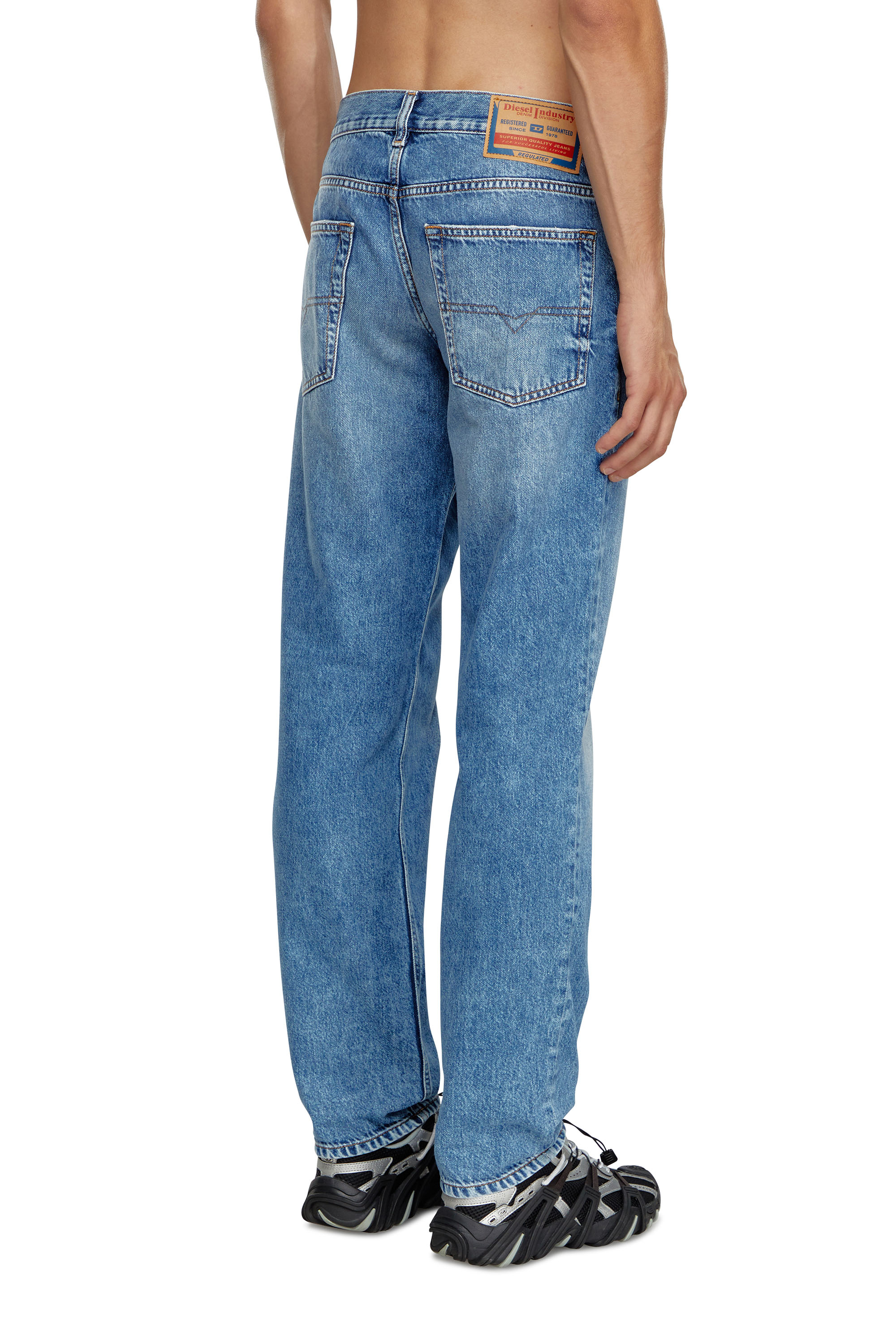 Diesel - Uomo Tapered Jeans 2023 D-Finitive 09H95, Blu medio - Image 4