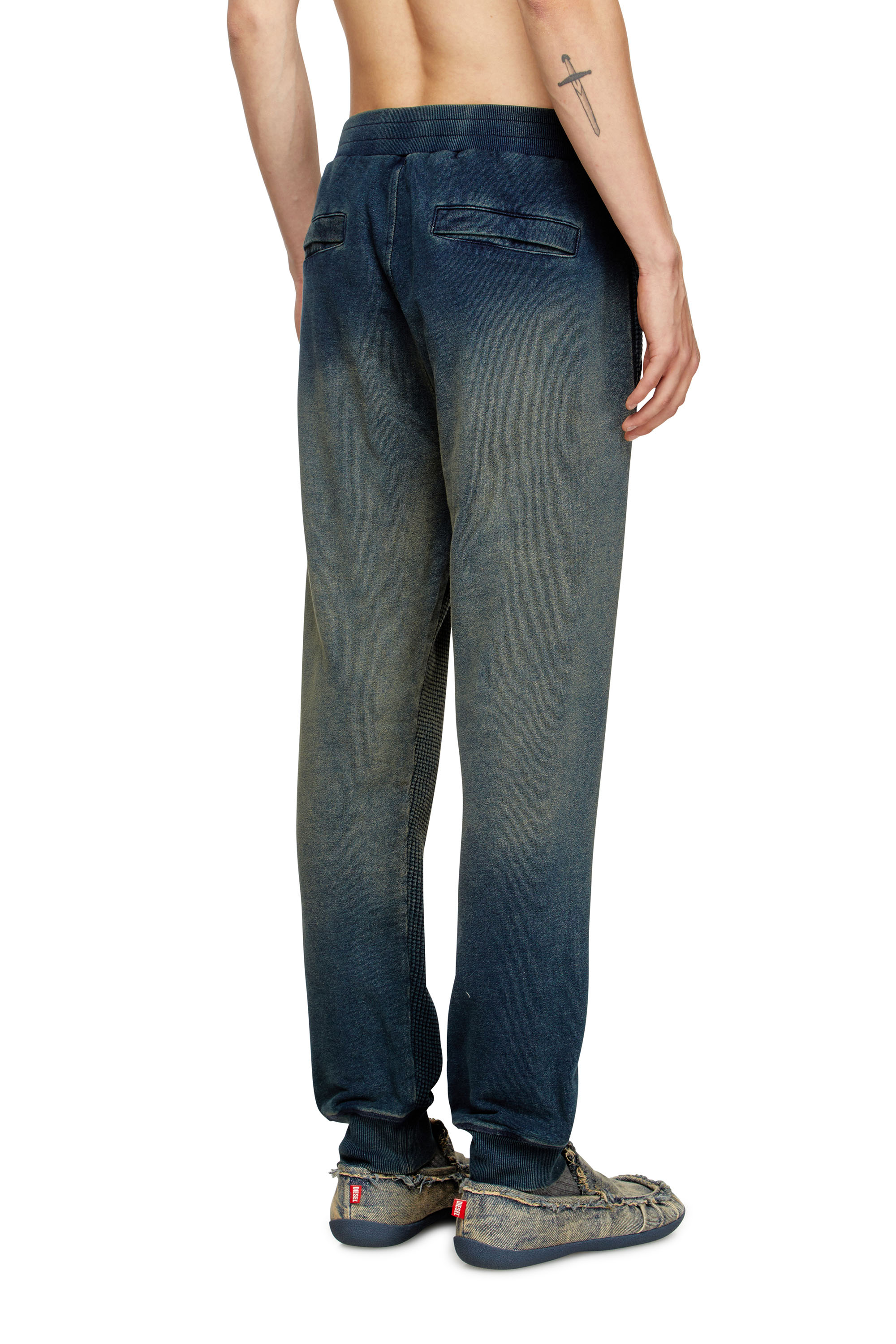 Diesel - P-WAFY, Pantaloni tuta a nido d’ape Uomo in Blu - 3