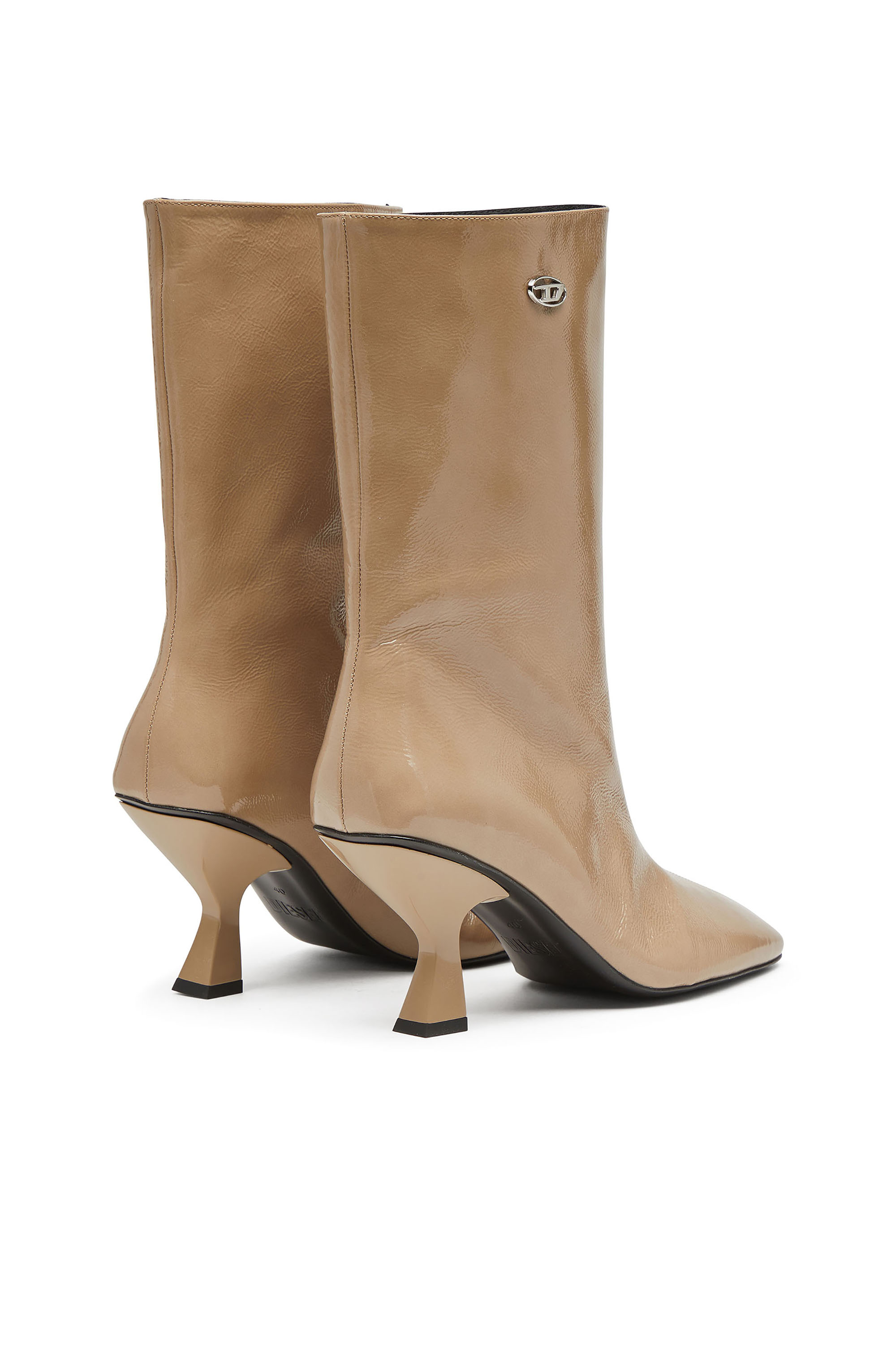 Diesel - D-AMBER TUBE 75, D-Amber-Stivaletti a punta squadrata effetto naplak Donna in Beige - 4