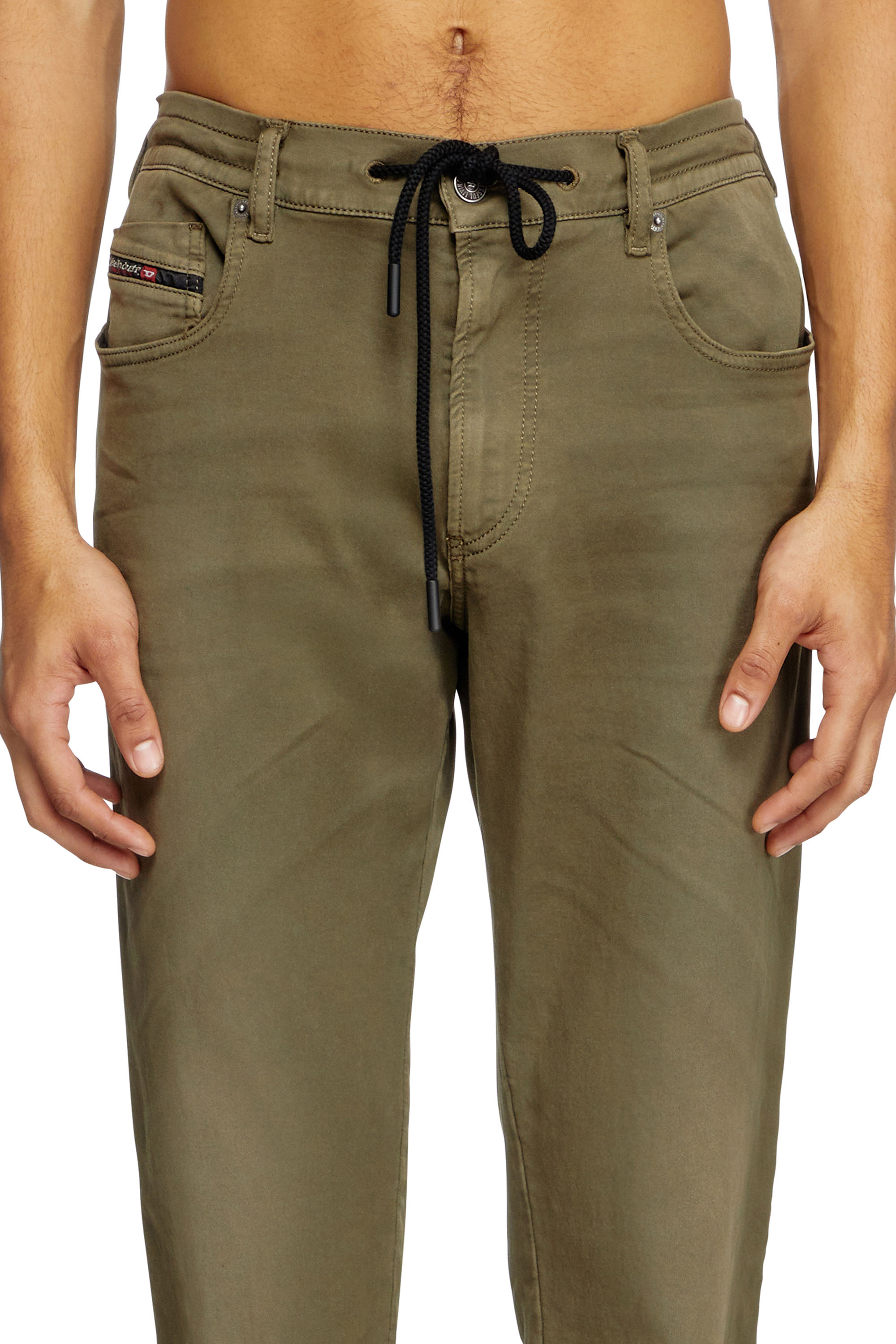Diesel - Slim 2062 D-Strukt Joggjeans® 0670M Uomo, Verde - Image 5