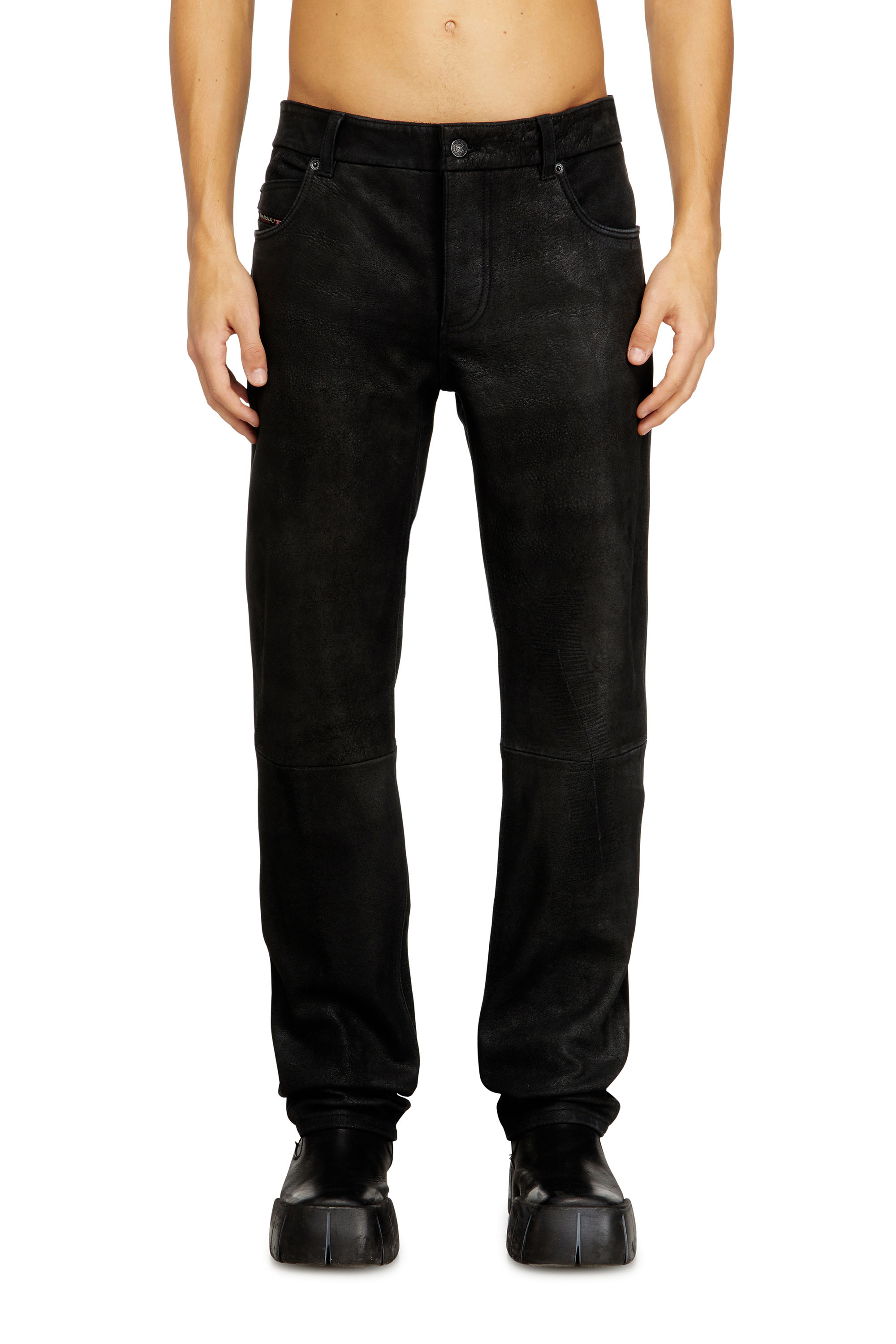 Diesel - P-VYLL-DMBI, Pantaloni in pelle effetto jeans Uomo in Nero - 1