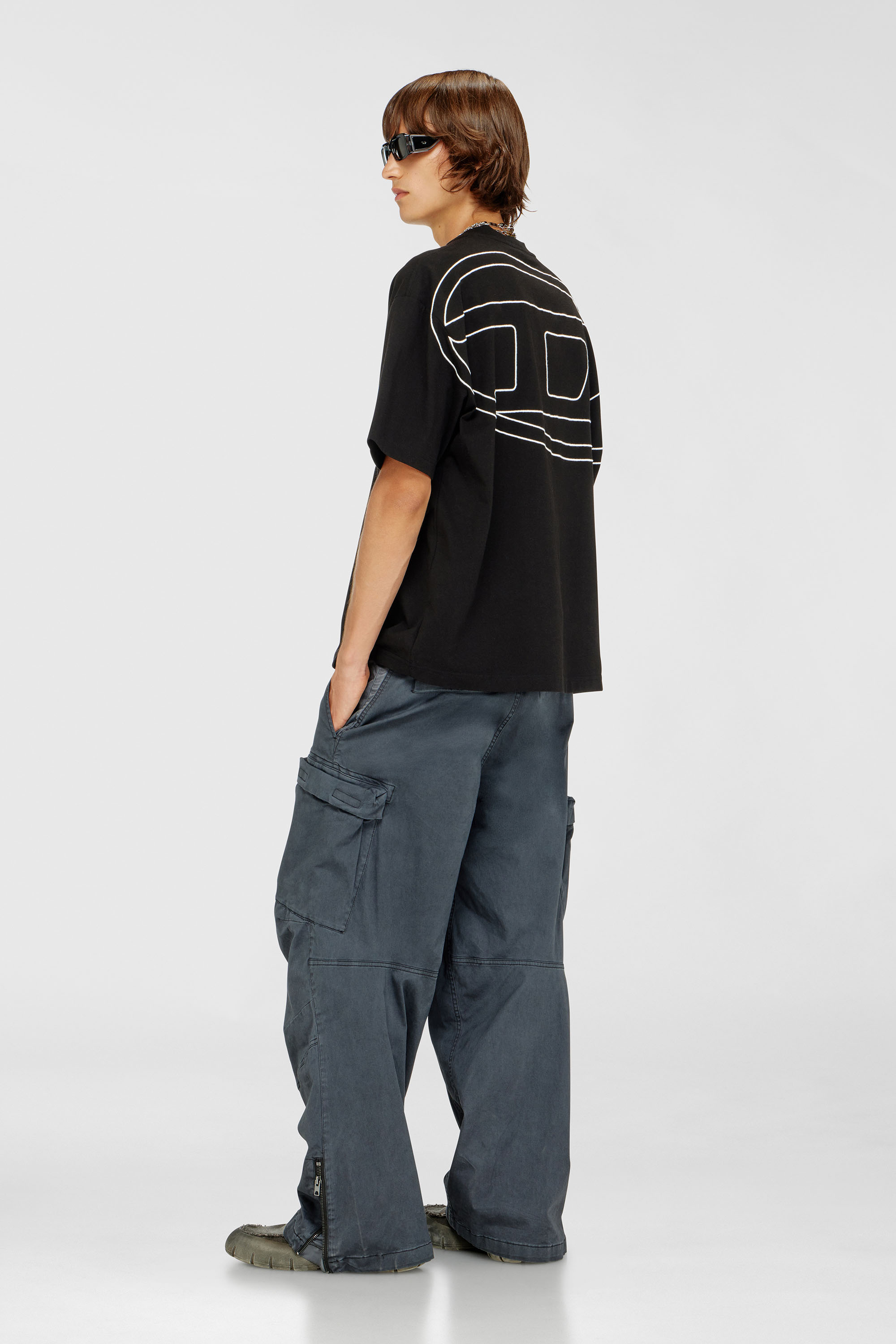 Diesel - T-BOGGY-MEGOVAL-D, T-shirt con maxi-ricamo oval D Uomo in Nero - 2
