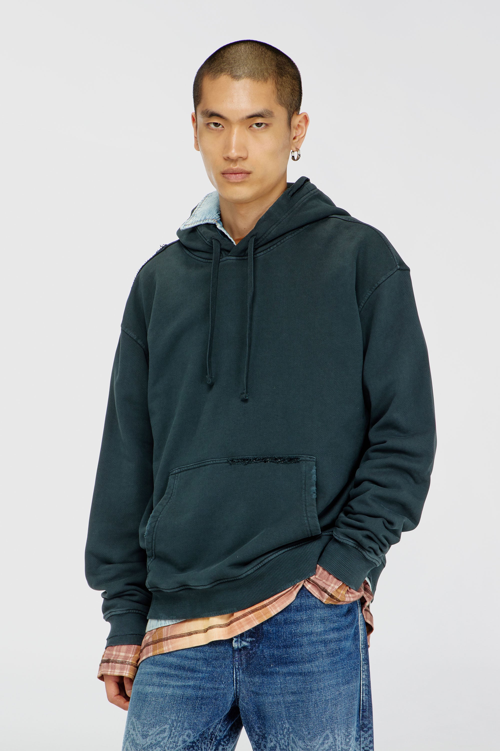 Diesel - S-NORM-HOOD-CRYSTALS, Hoodie con strappi e dettagli in cristallo Uomo in Verde - 1