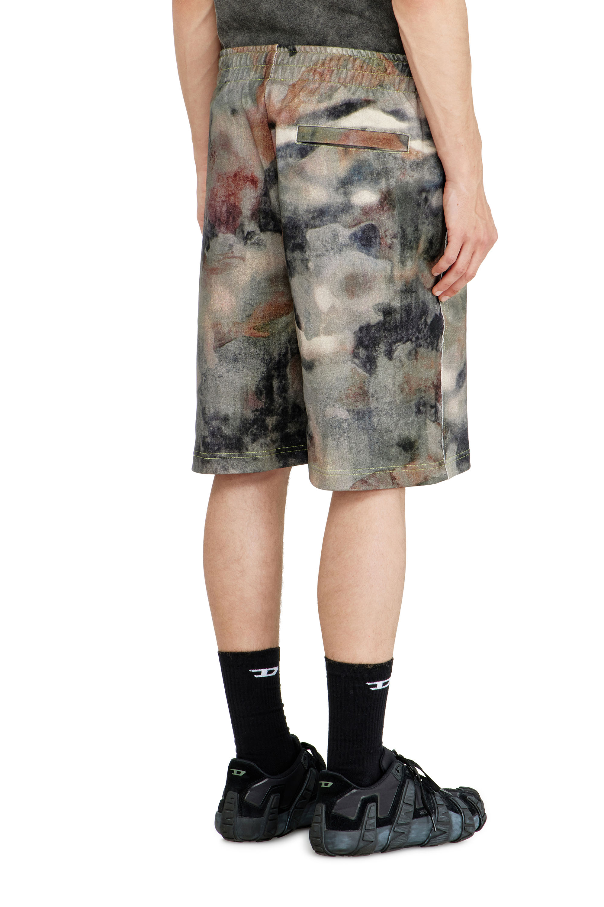 Diesel - P-CRONE-V1, Pantaloncini in felpa con stampa mimetica digitale Uomo in Multicolor - 3