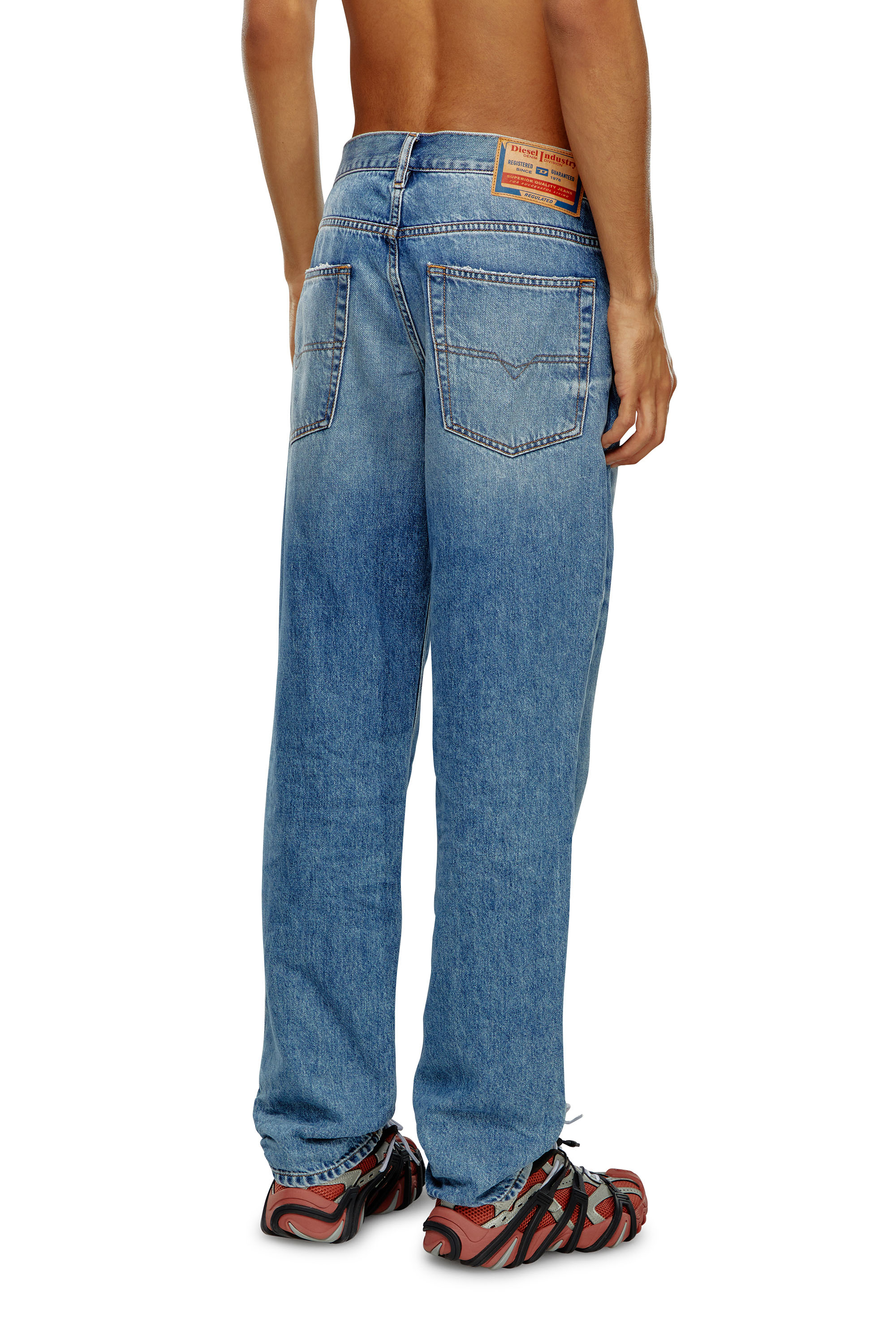 Diesel - Tapered Jeans 2023 D-Finitive 09H95, Blu medio - Image 4