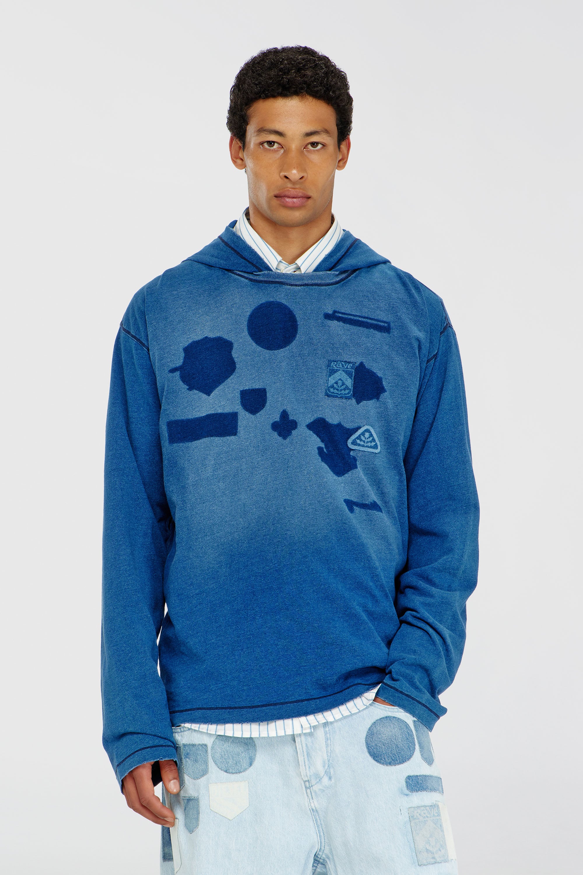 Diesel - T-NOX-LS-HOOD, T-shirt a manica lunga con cappuccio e patch effetto ombra Uomo in Blu - 1