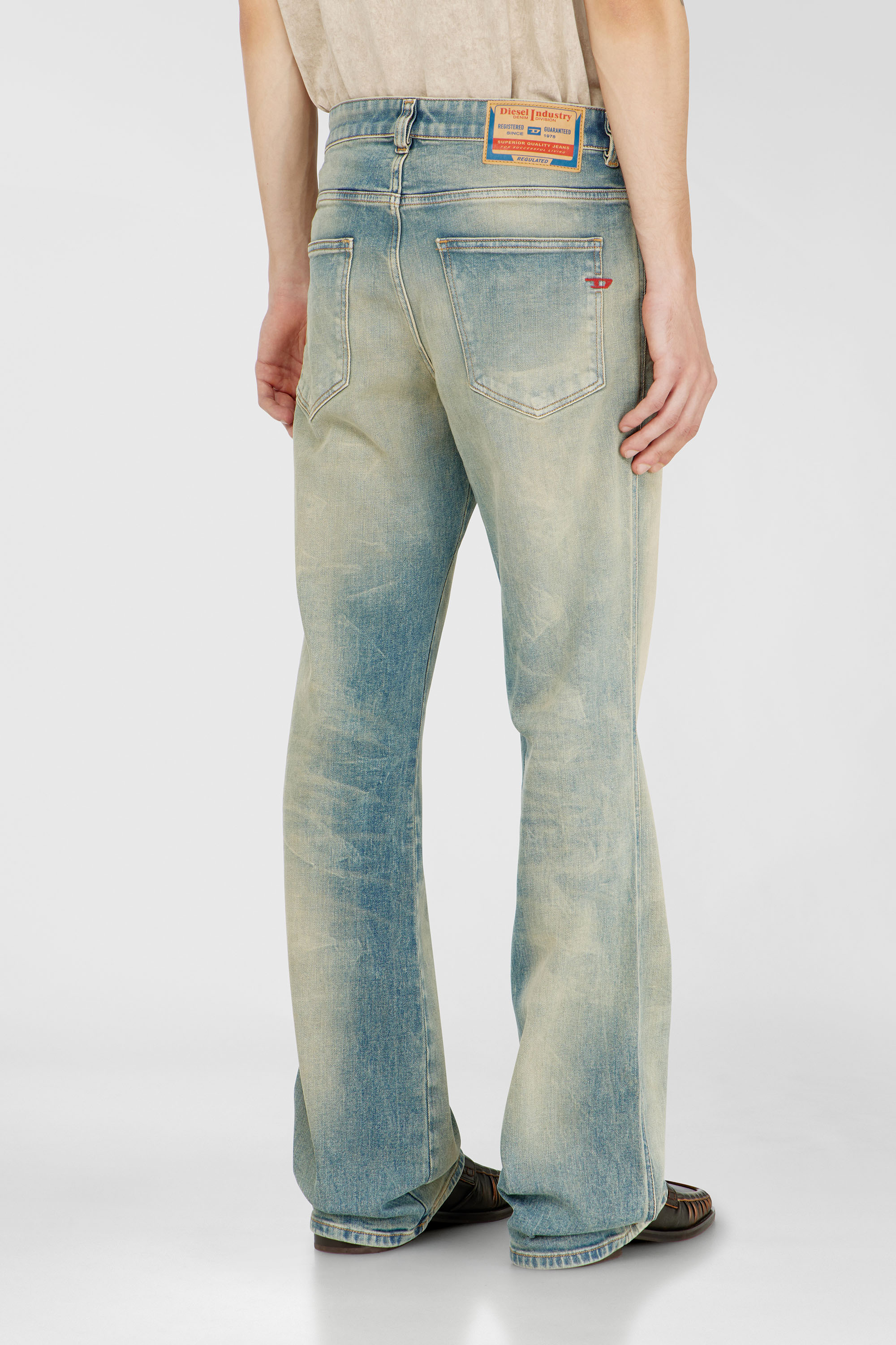 Diesel - Bootcut Jeans 1998 D-Buck 09H78 Uomo, Blu medio - Image 5
