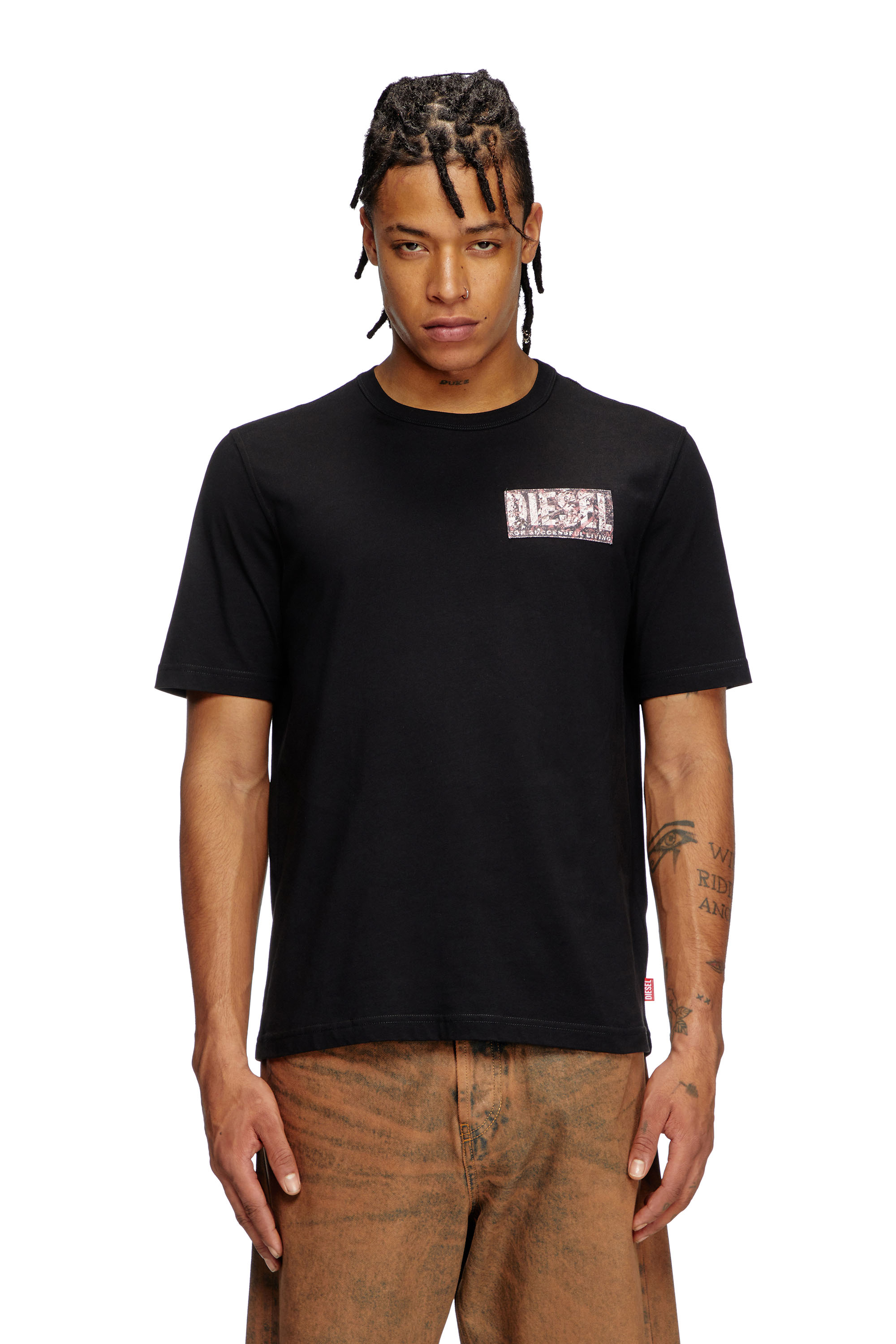 Diesel - T-ADJUST-R19, T-shirt con patch in gabardine logate Uomo in Nero - 1