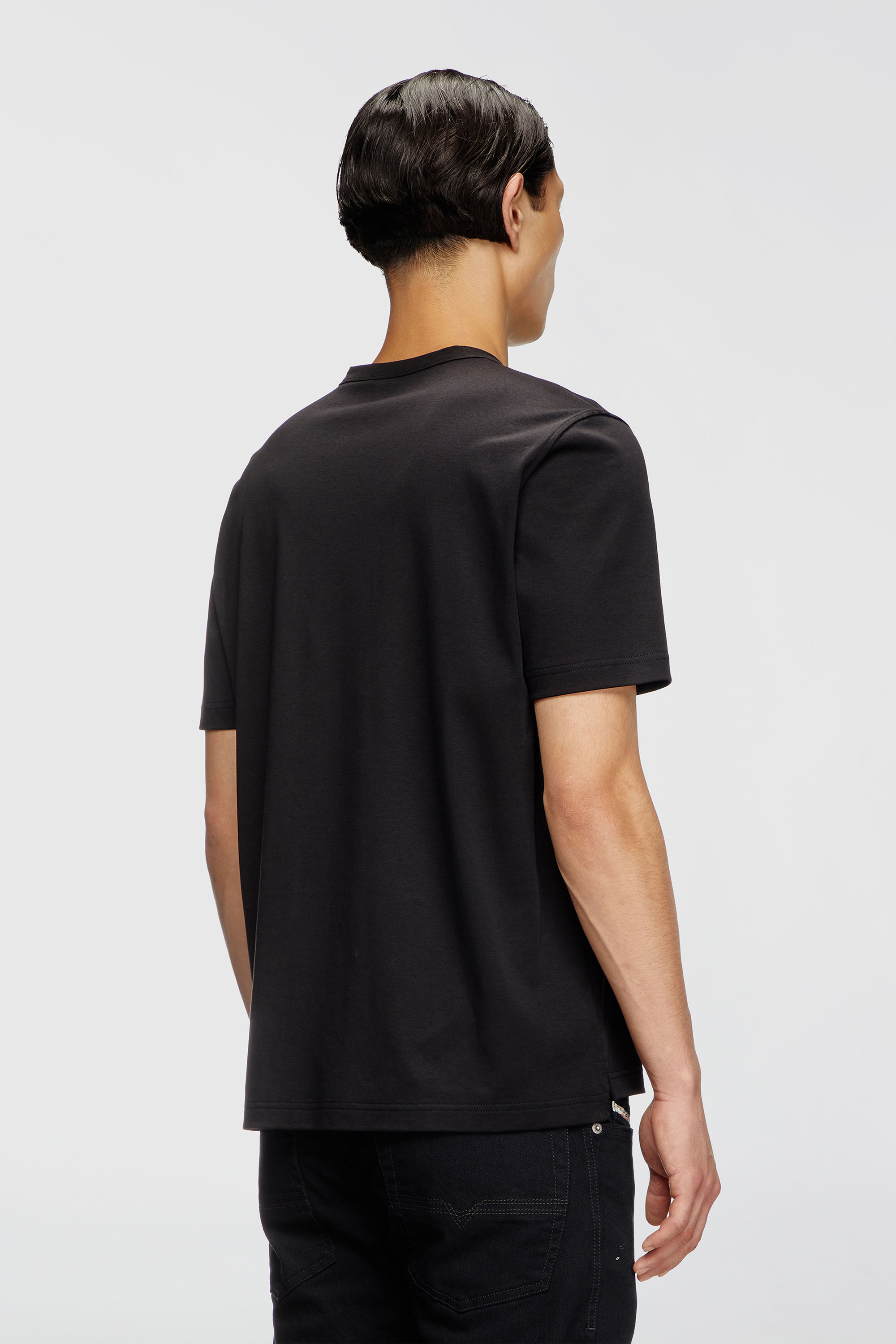 Diesel - T-ADJUST-SLITS-R17, T-shirt con logo ricamato in tono Uomo in Nero - 4