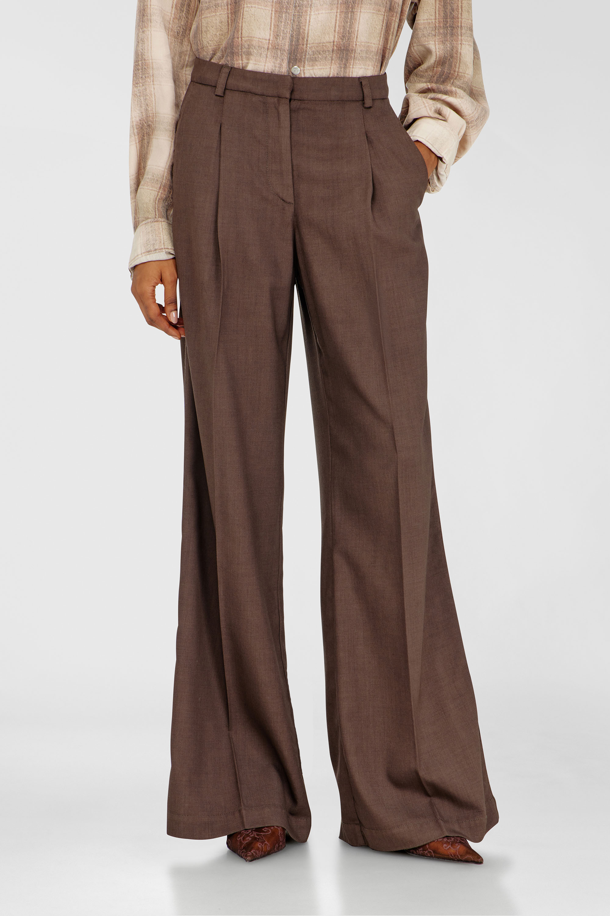 Diesel - P-ARIDE, Pantaloni wide plissettati in lana stretch Donna in Marrone - 1