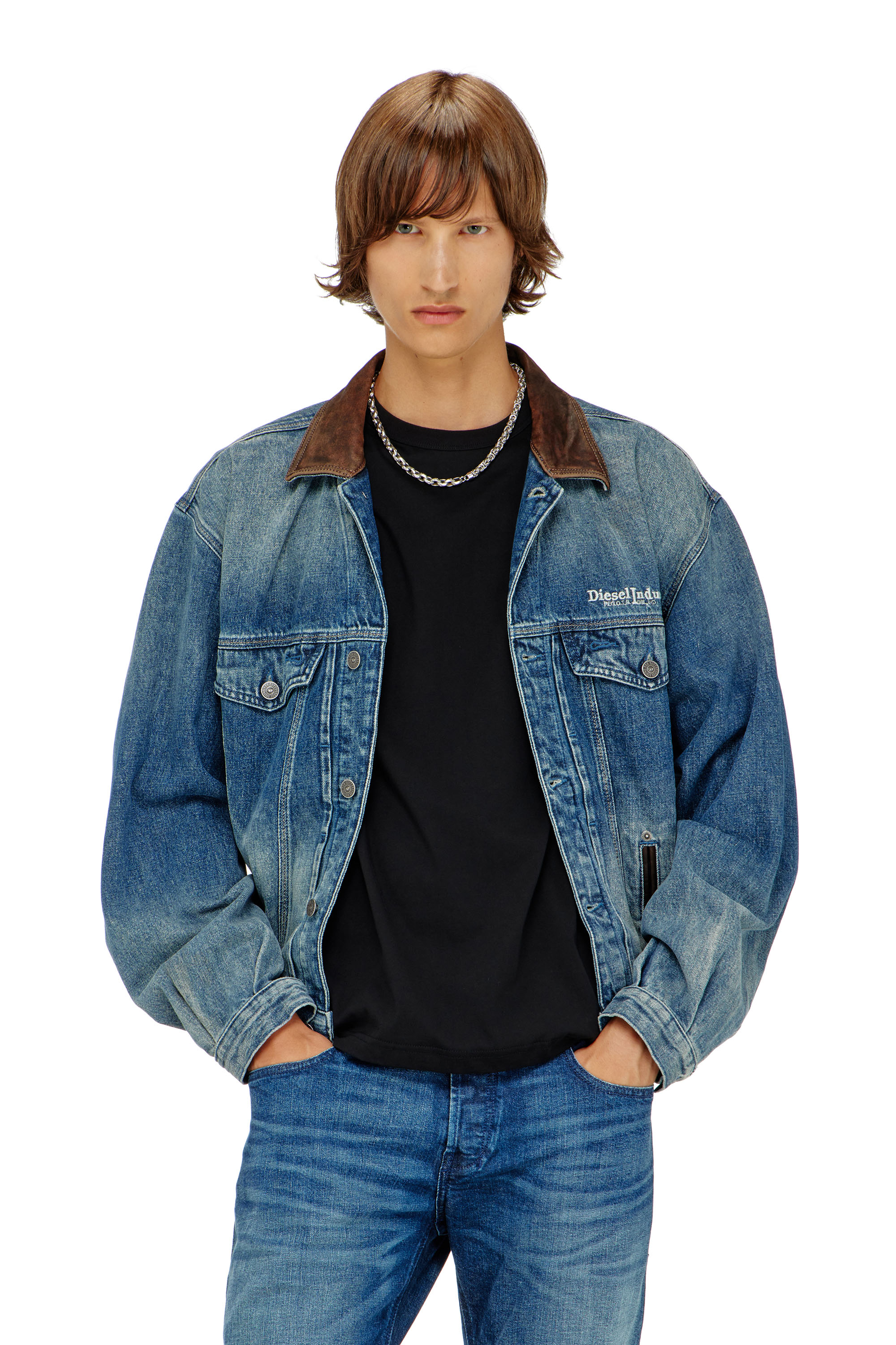 Diesel - D-DENVER-S1, Giacca trucker in denim con bordi in pelle a contrasto Unisex in Blu - 3