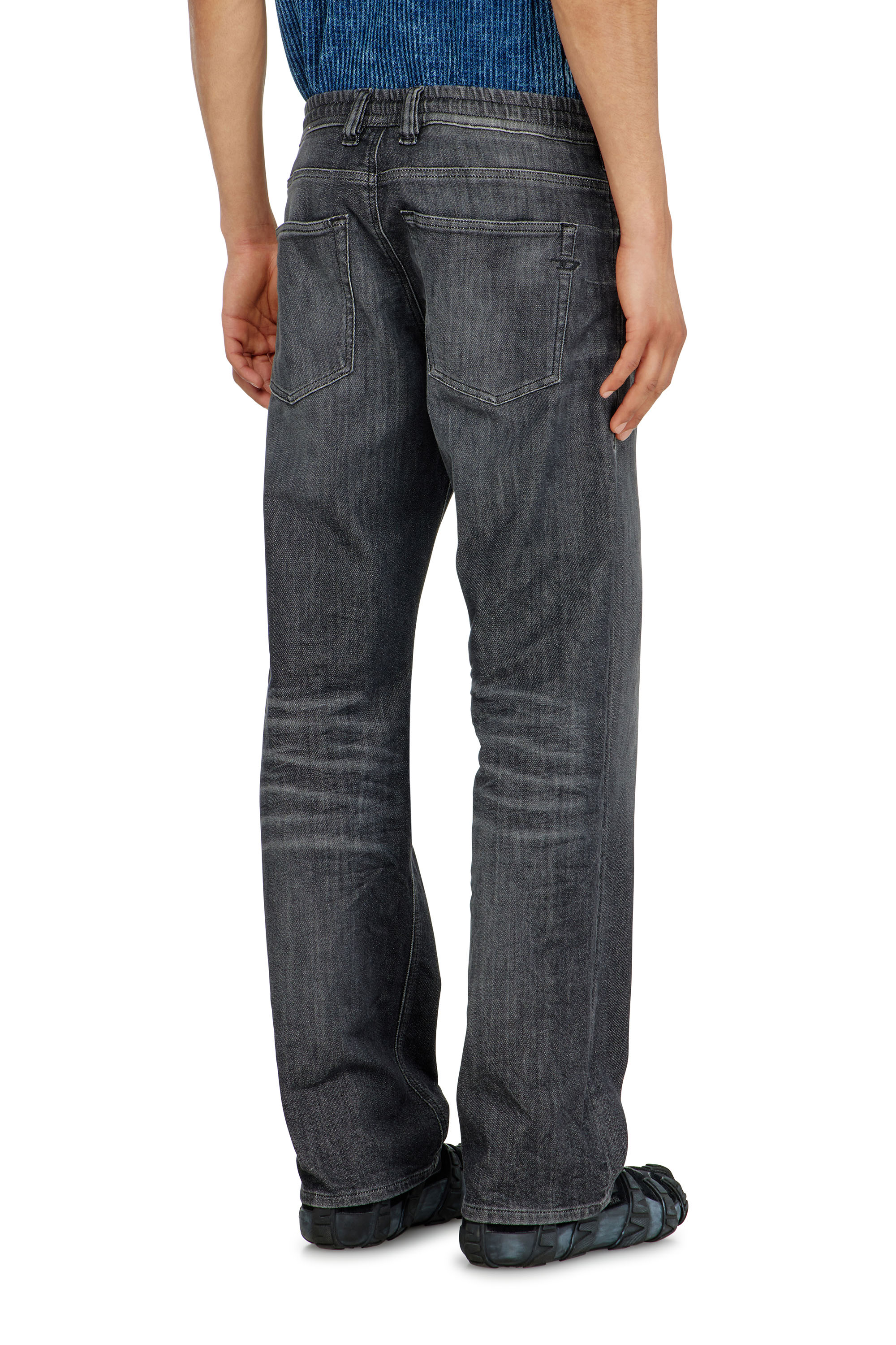 Diesel - Relaxed 2080 D-Reel Joggjeans&reg; 09M66 Uomo, Nero/Grigio scuro - Image 3