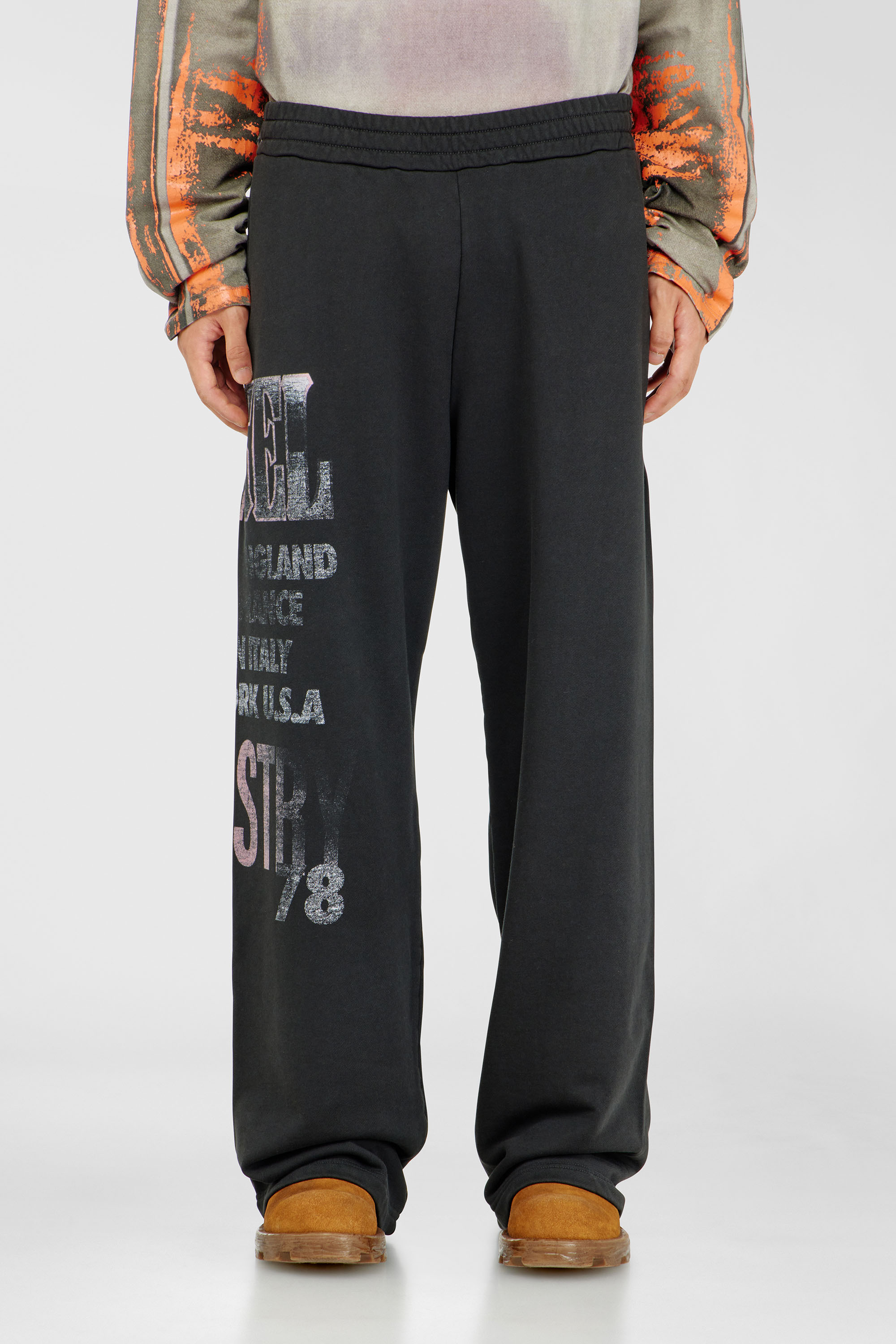 Diesel - P-ILL, Pantaloni da tuta con grafiche da concerto Uomo in Nero - 2