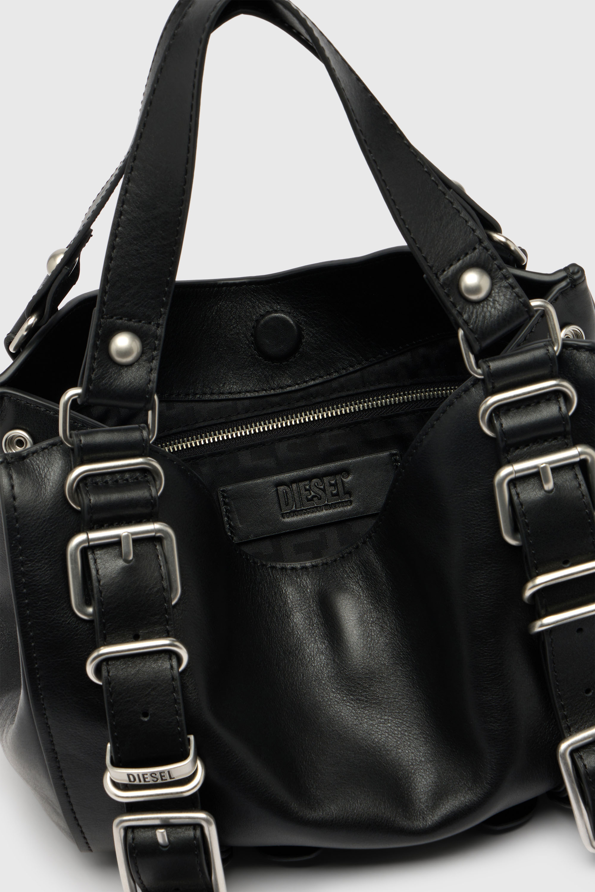 Diesel - D-ONE TOPHANDLE S, D-One-Borsa piccola a mano in pelle trattata Donna in Nero - 5