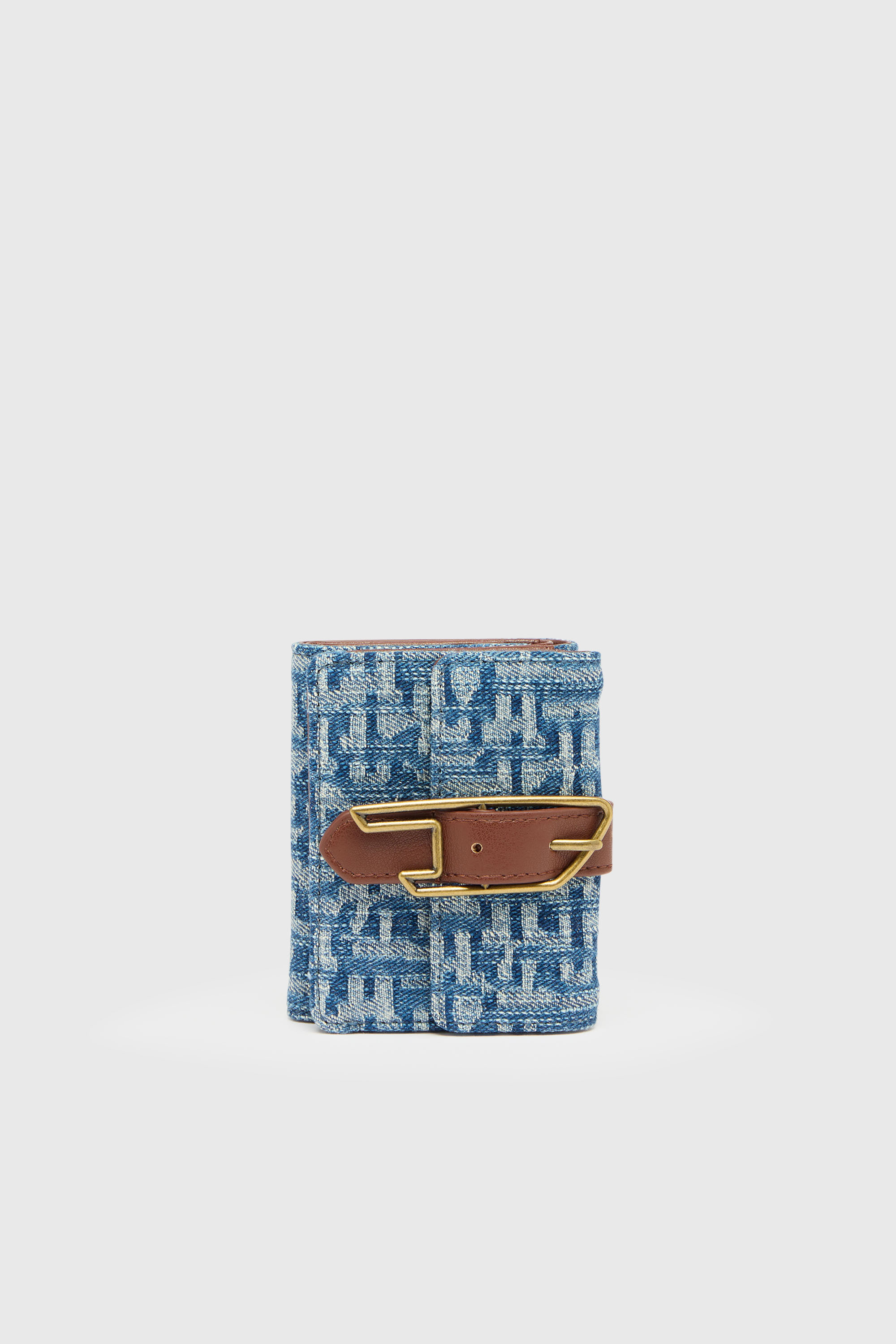 Portafoglio tri-fold in denim monogram con dettaglio cintura