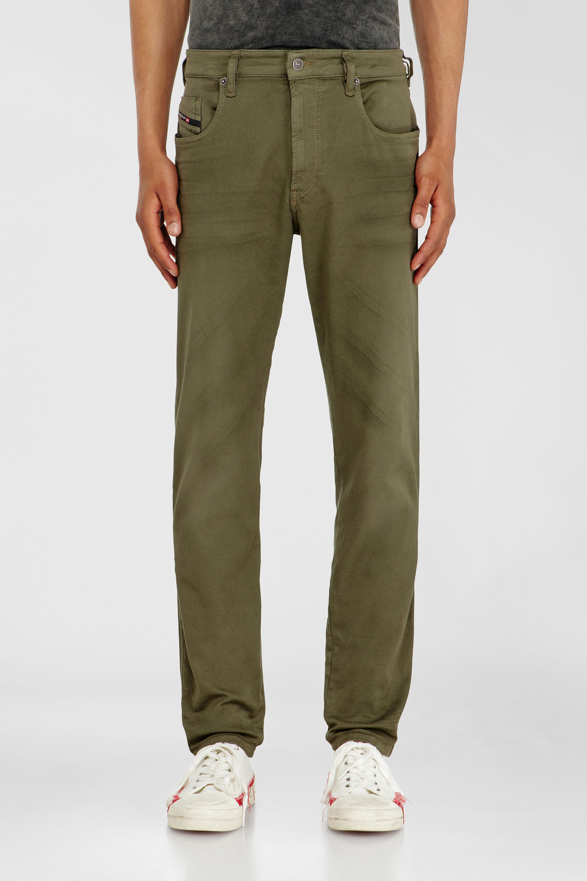 Diesel - Slim 2062 D-Strukt Joggjeans&reg; 0670M Uomo, Verde Militare - Image 1