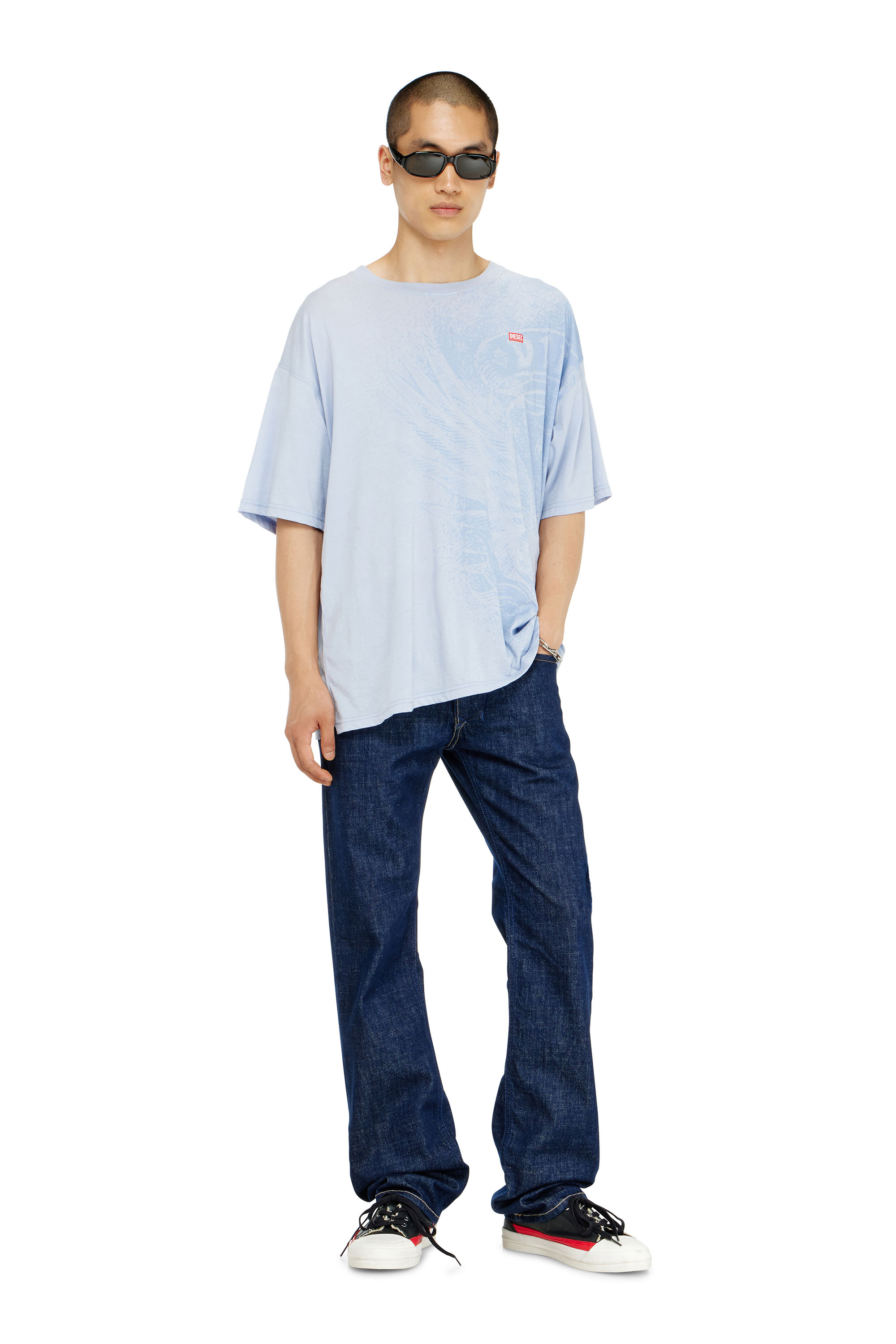 Diesel - T-BOXT-AA3, T-shirt dal taglio rilassato con stampe a pigmenti Uomo in Blu - 2
