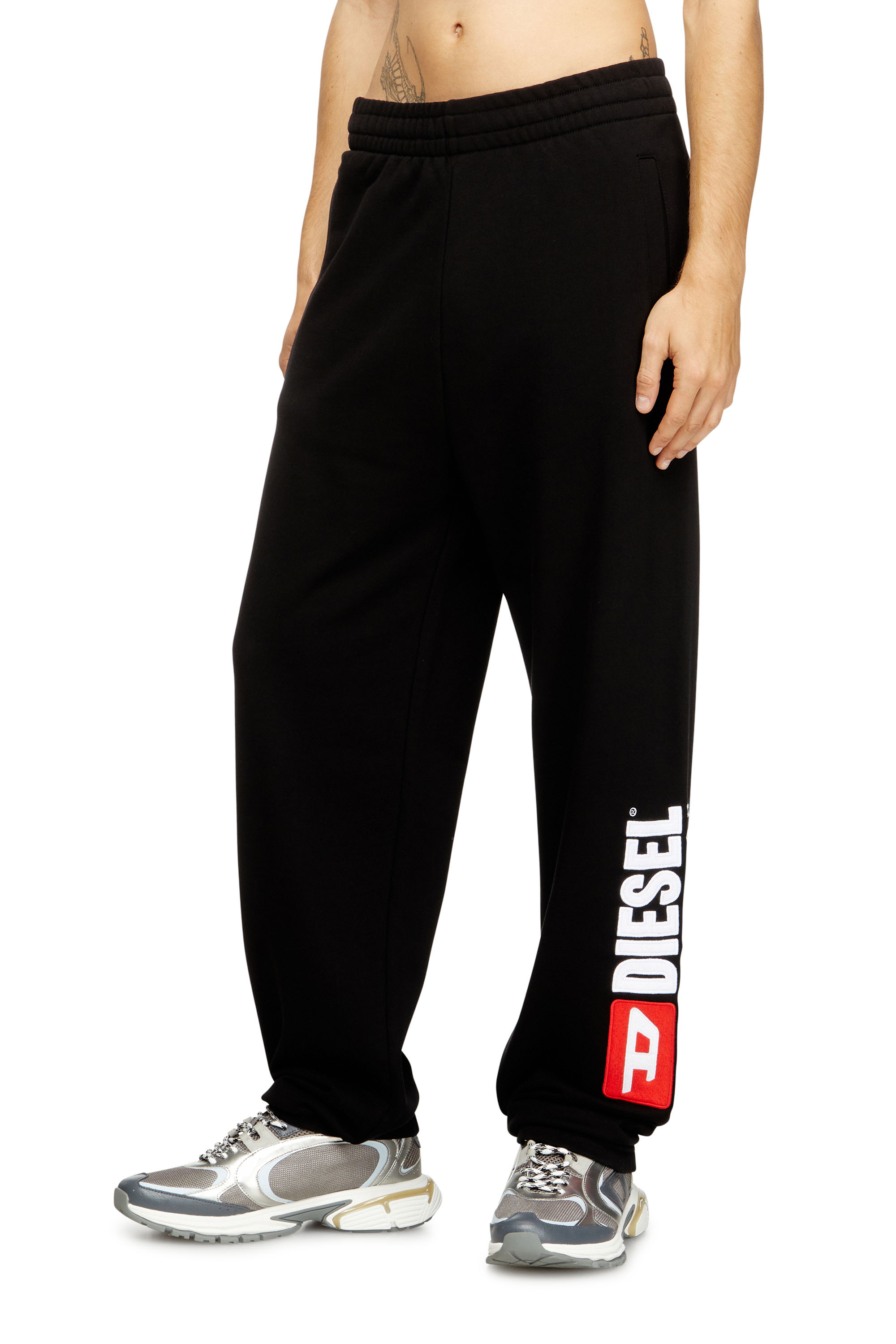 Diesel - P-MARKY-DIV, Pantaloni della tuta in cotone con patch Diesel Uomo in Nero - 3